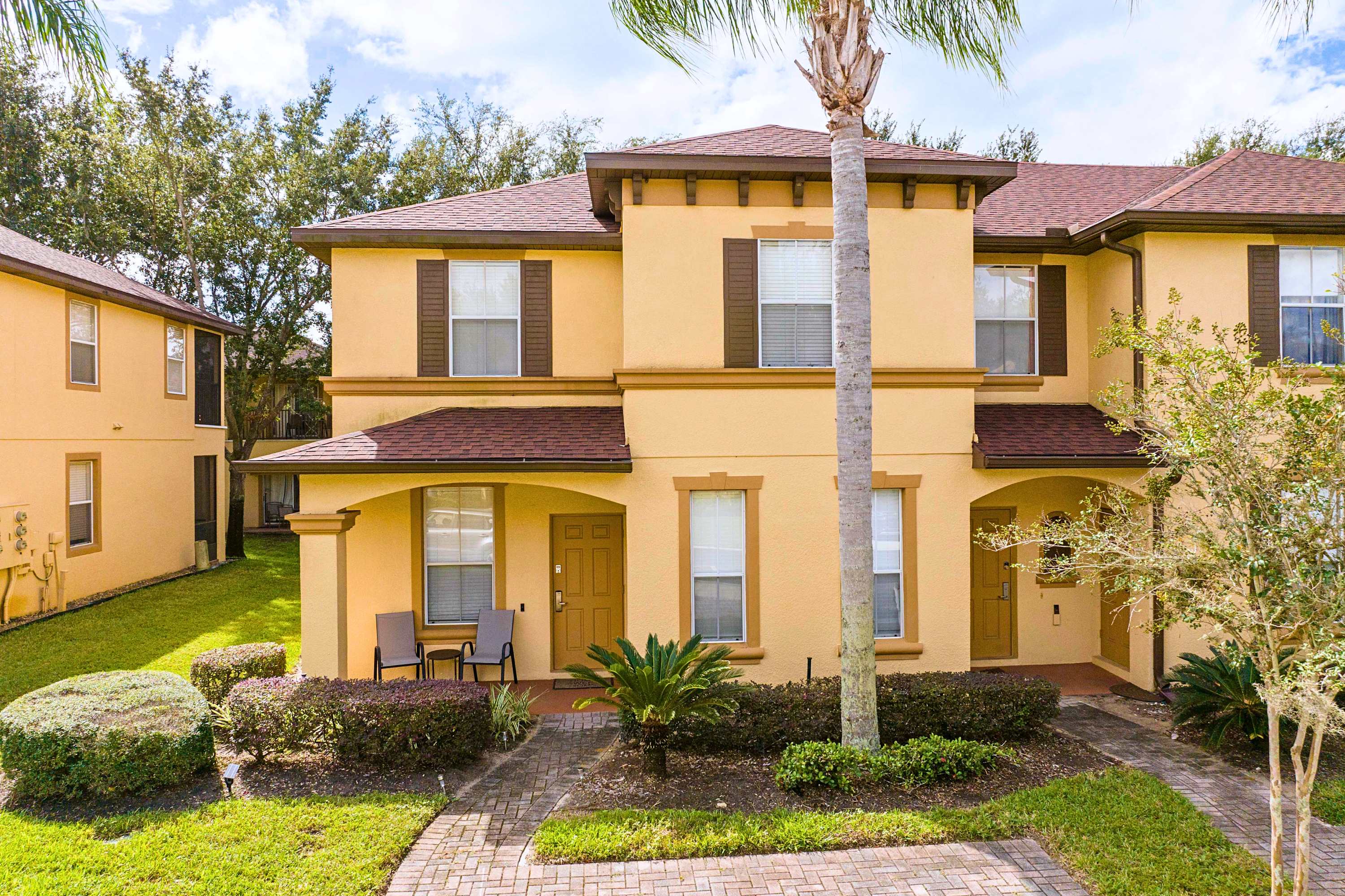 Spacious Family Home Near Disney with Parking | Photo 37
