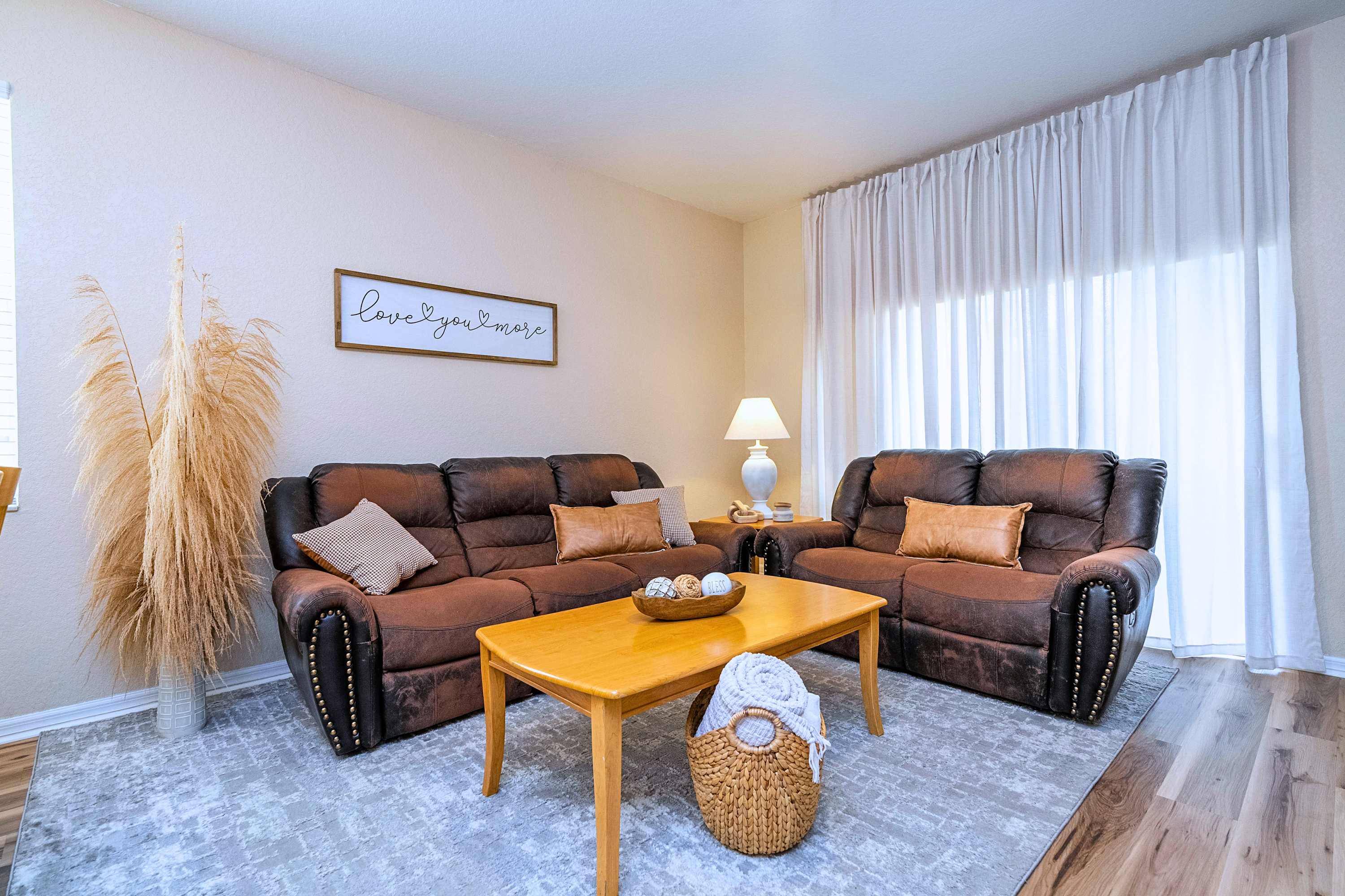 Spacious Family Home Near Disney with Parking | Photo 13