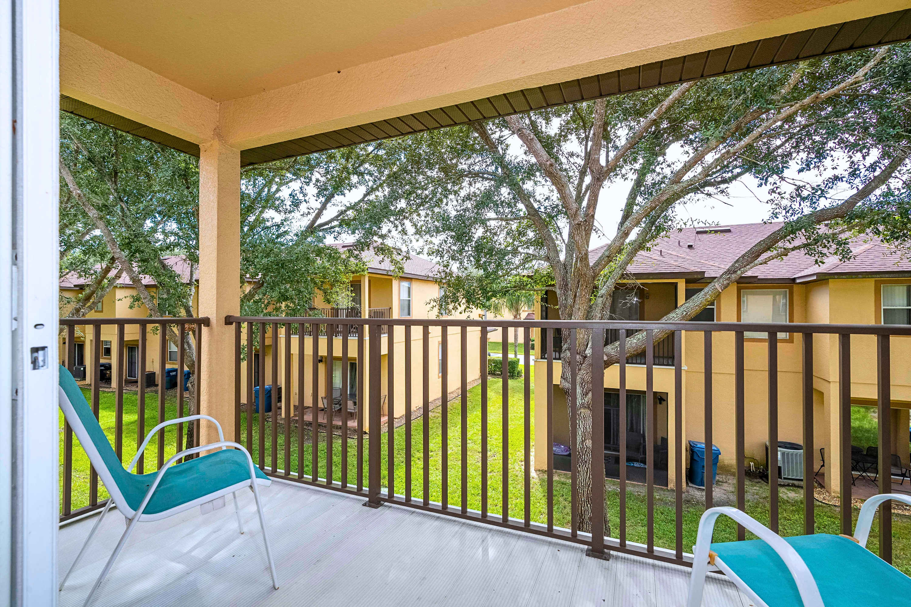 Spacious Family Home Near Disney with Parking | Photo 18