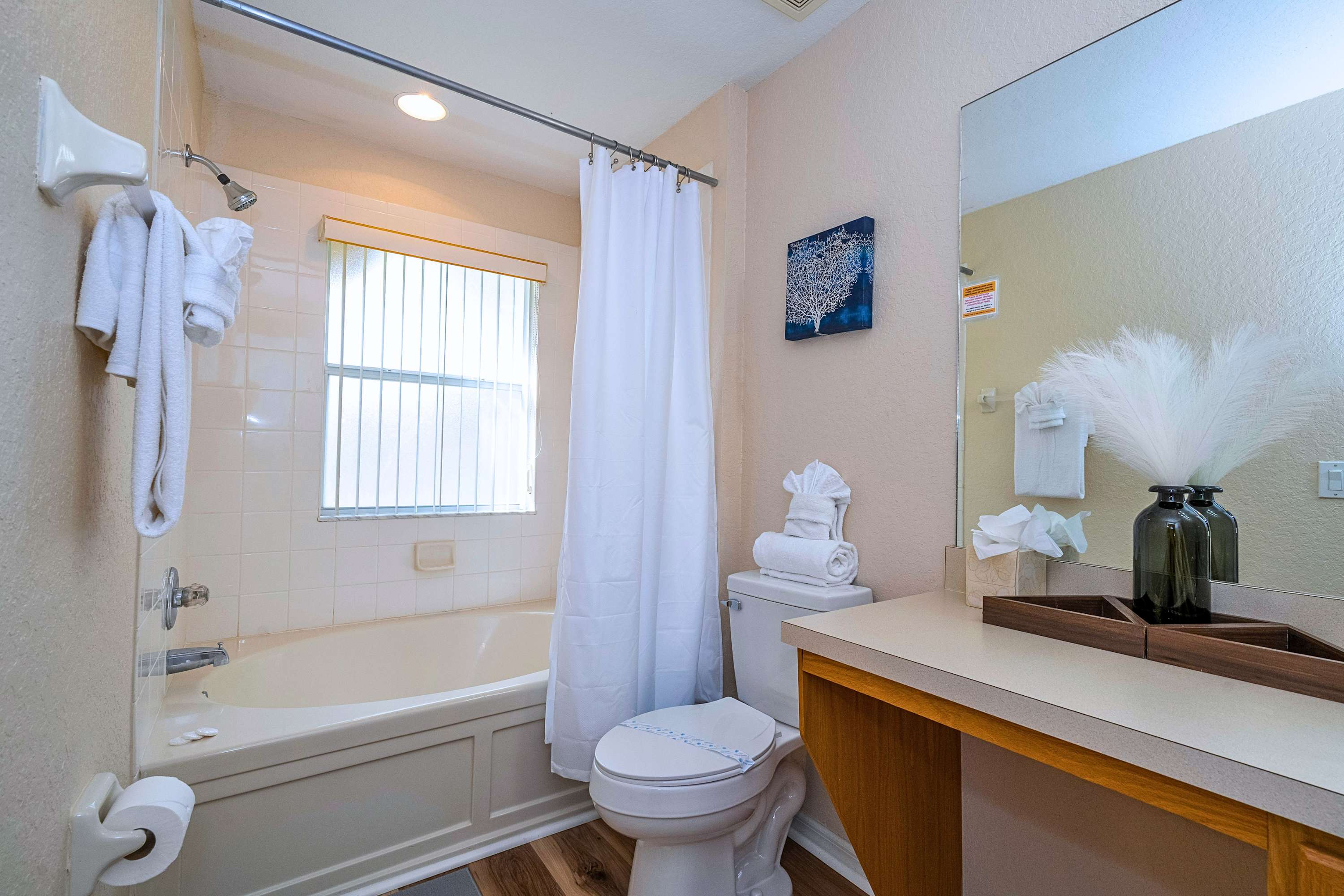 Spacious Family Home Near Disney with Parking | Photo 20
