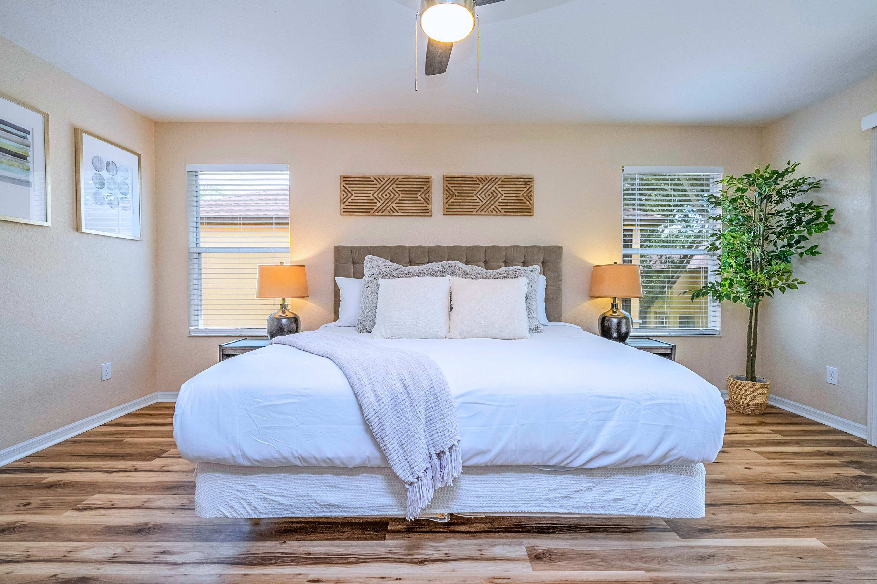Spacious Family Home Near Disney with Parking | Photo 22