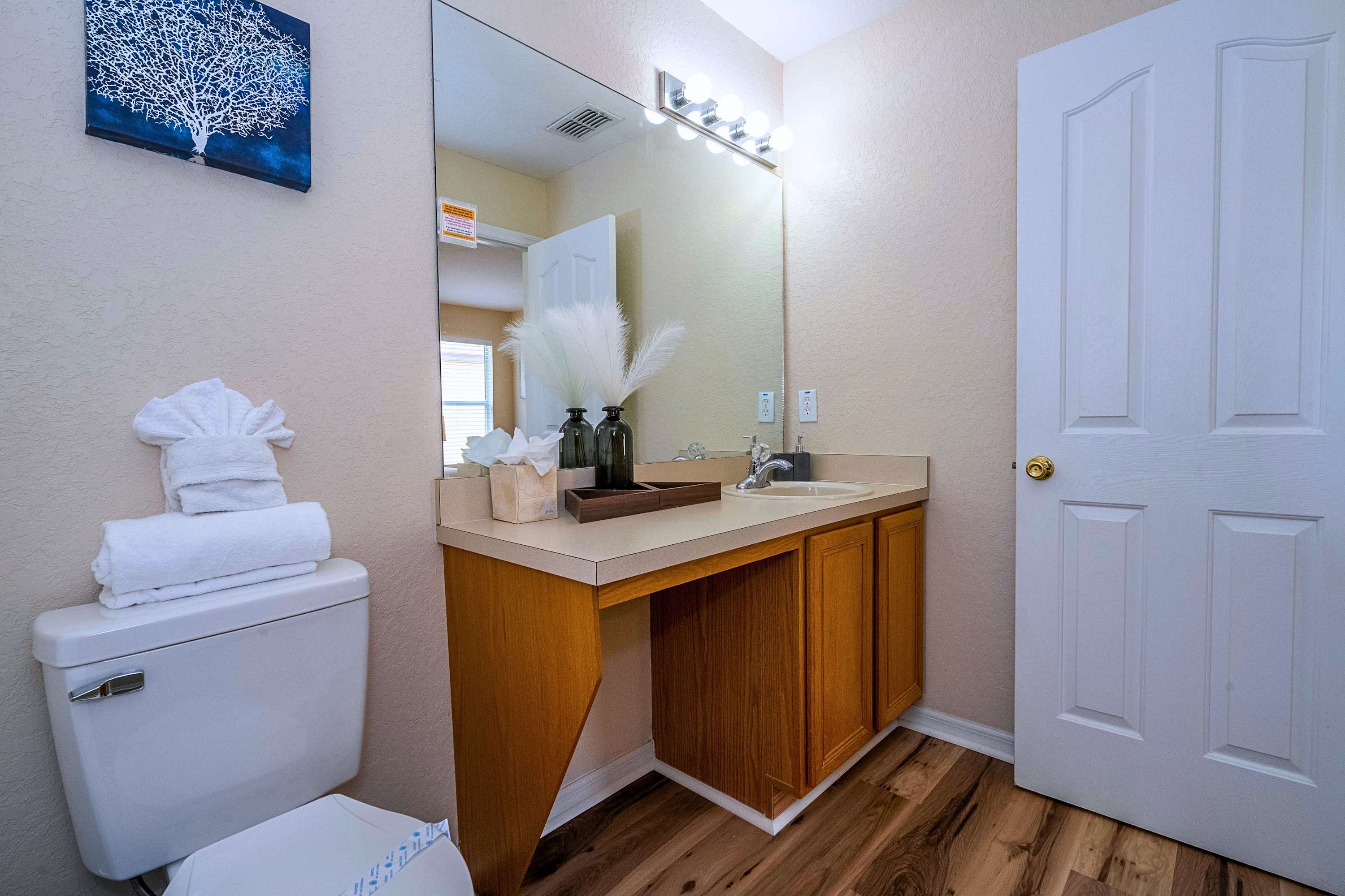 Spacious Family Home Near Disney with Parking | Photo 21