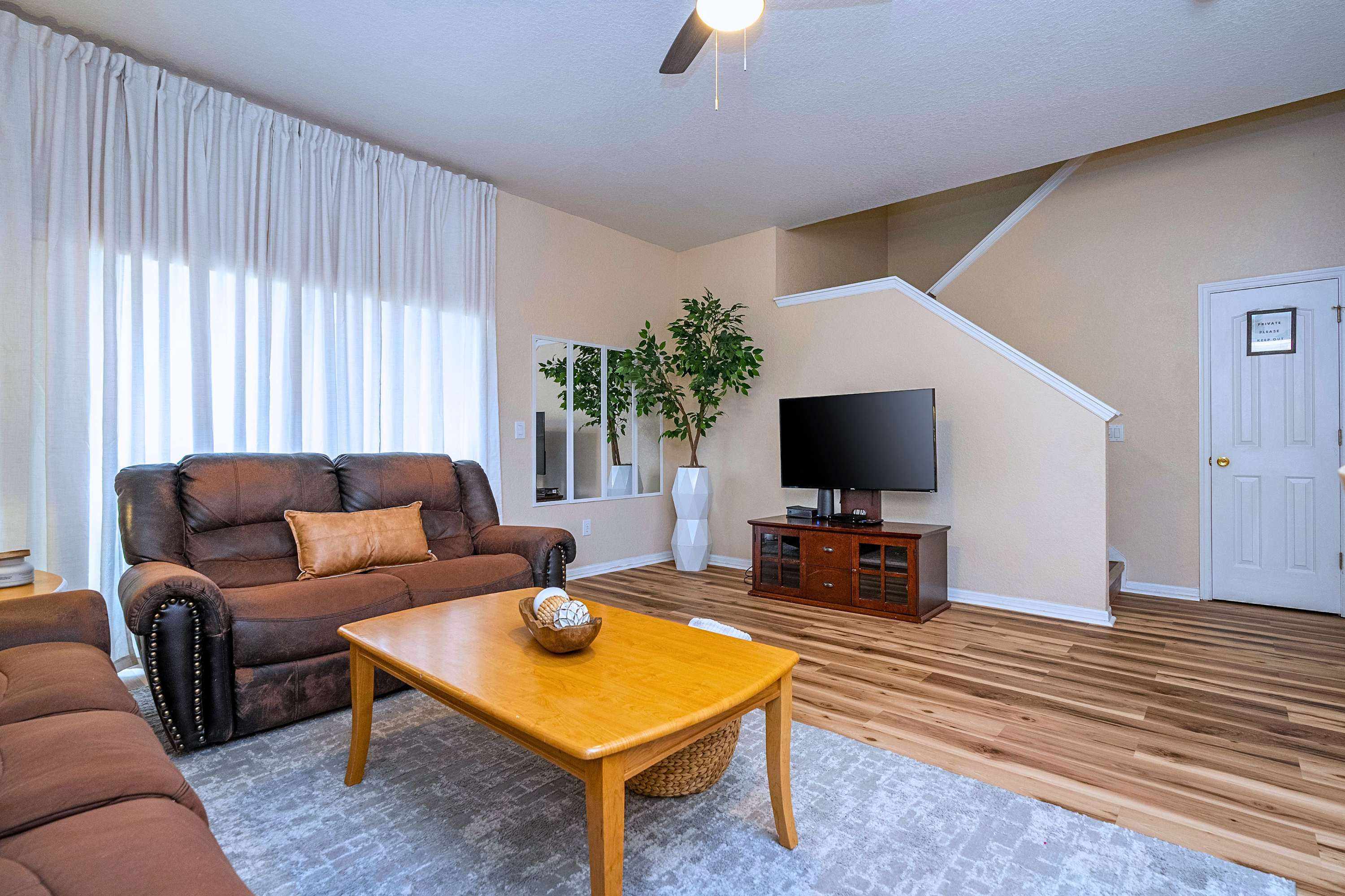 Spacious Family Home Near Disney with Parking | Photo 15