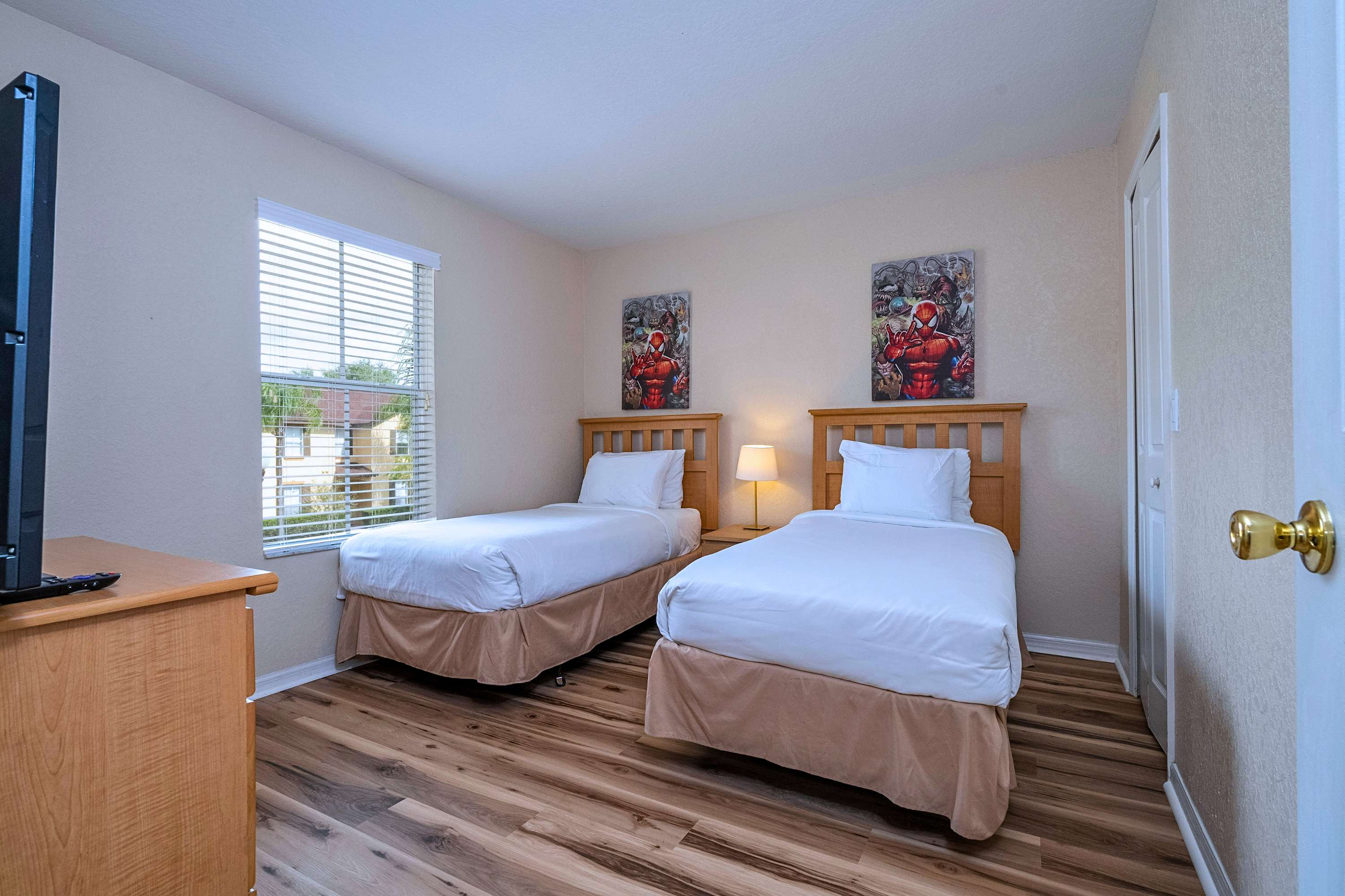 Spacious Family Home Near Disney with Parking | Photo 24