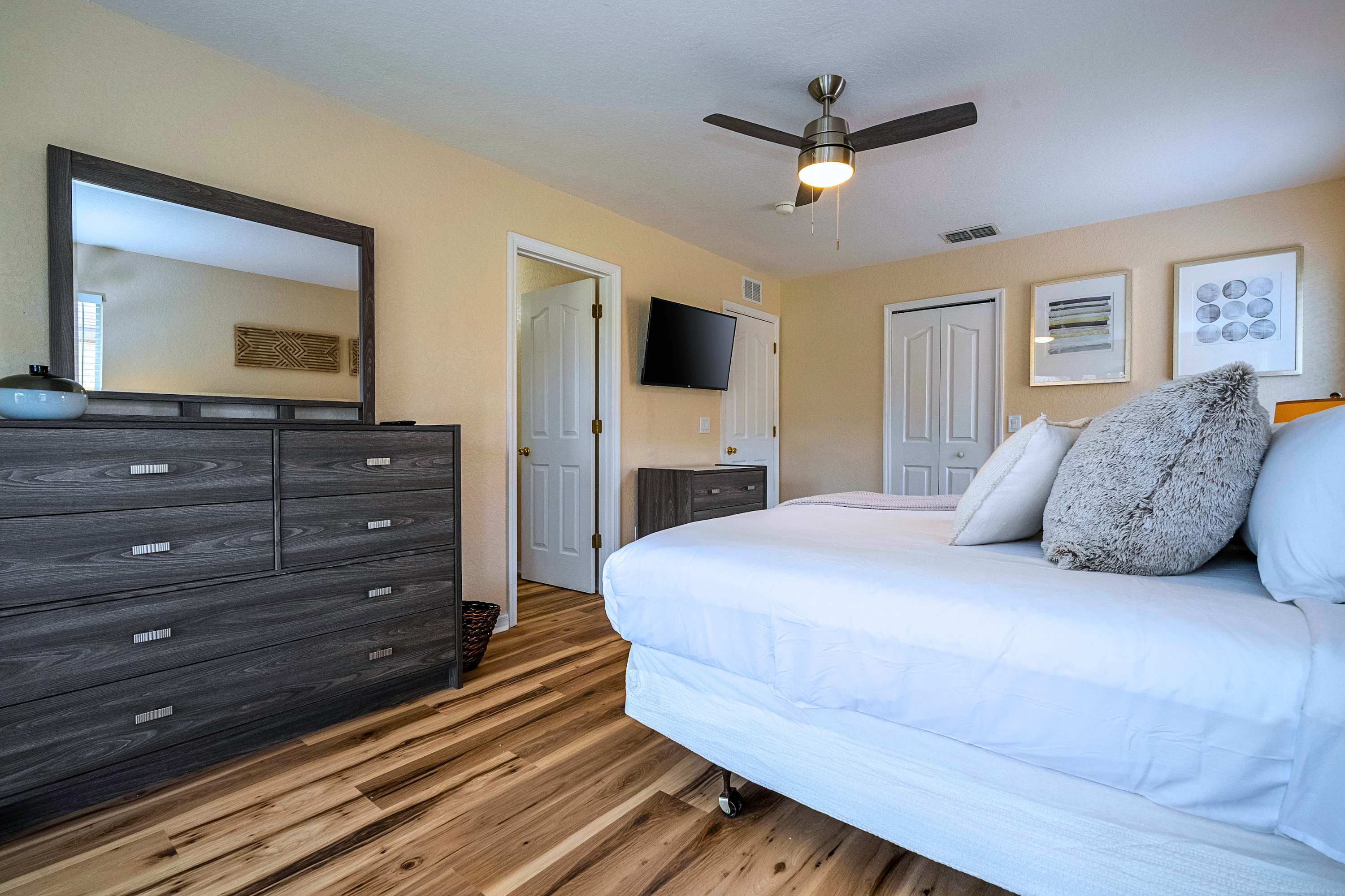 Spacious Family Home Near Disney with Parking | Photo 19