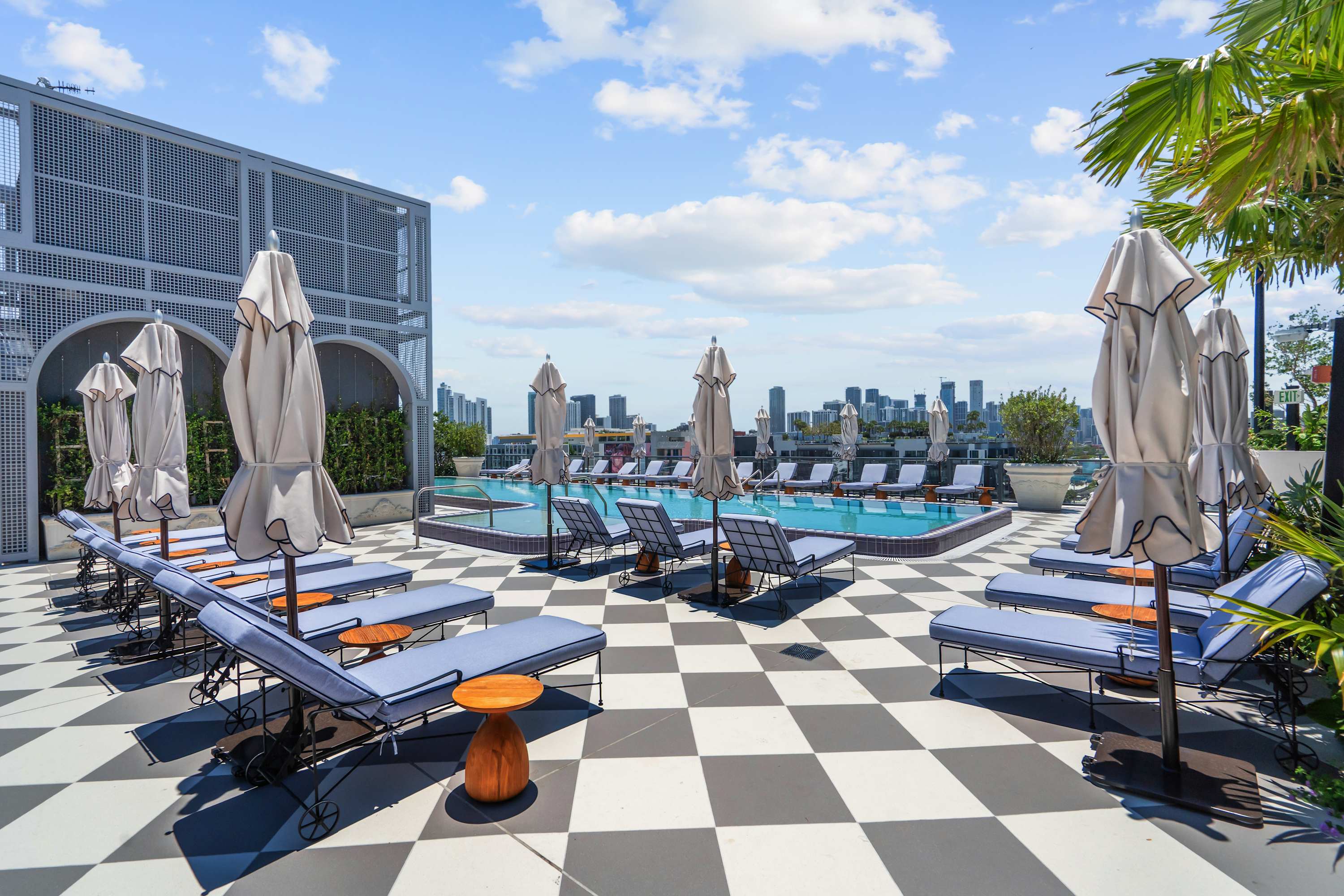 Stylish Miami Condo with Rooftop Pool & Gym