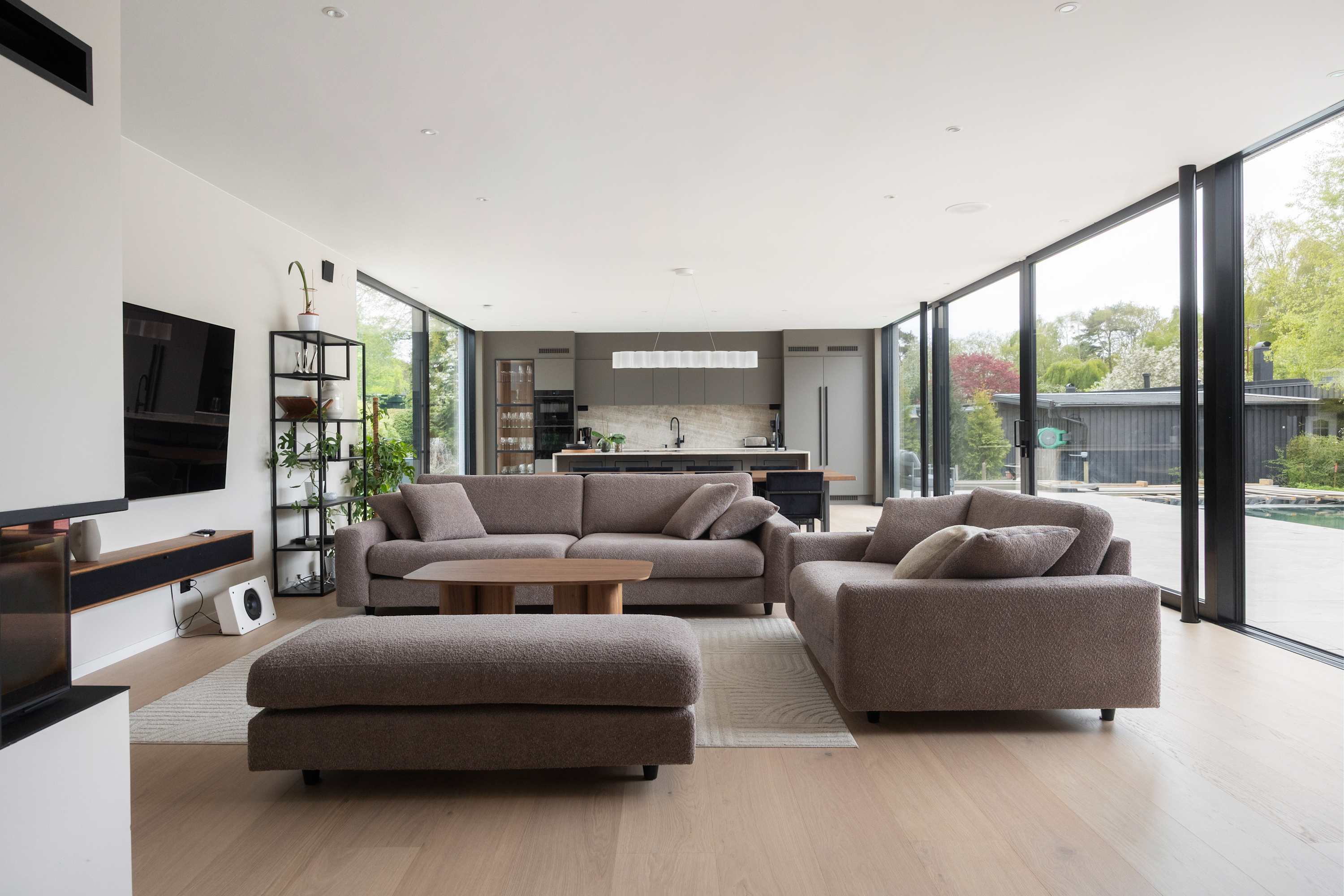 Luxury villa with private cinema, sauna pool and gym