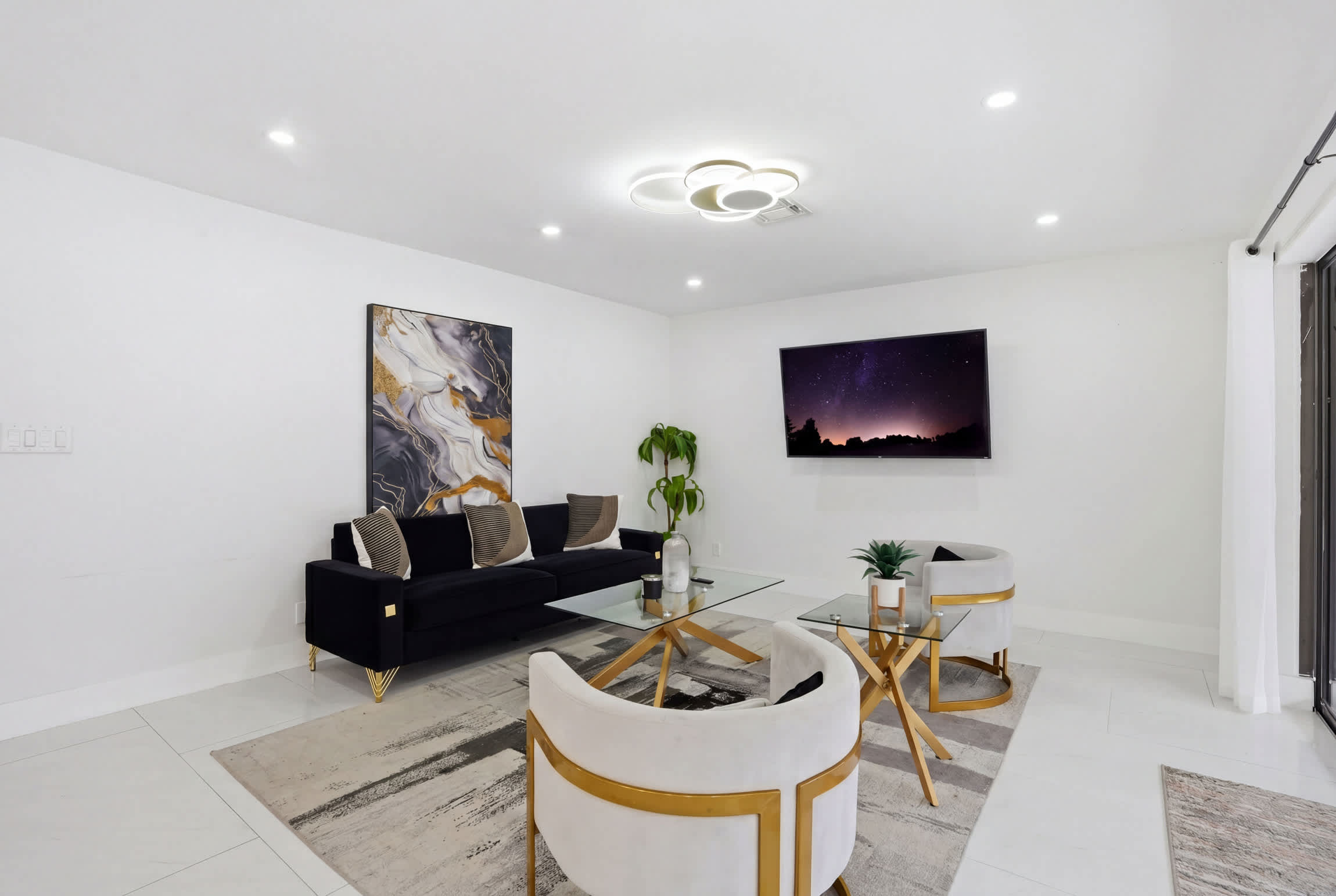 Remodeled Close to Beach With Heated Pool | Photo 8