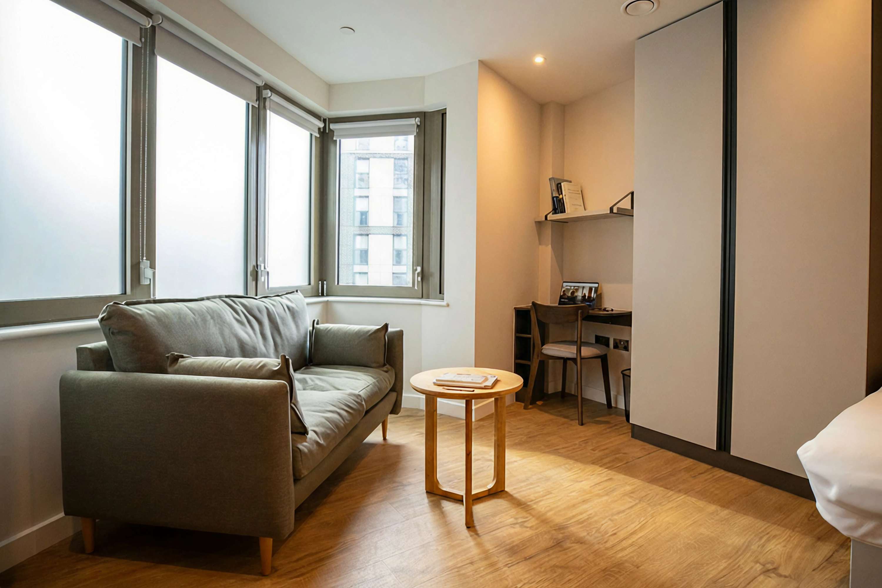 Mid-Century Studio XL | Spa & Gym | StayCozy