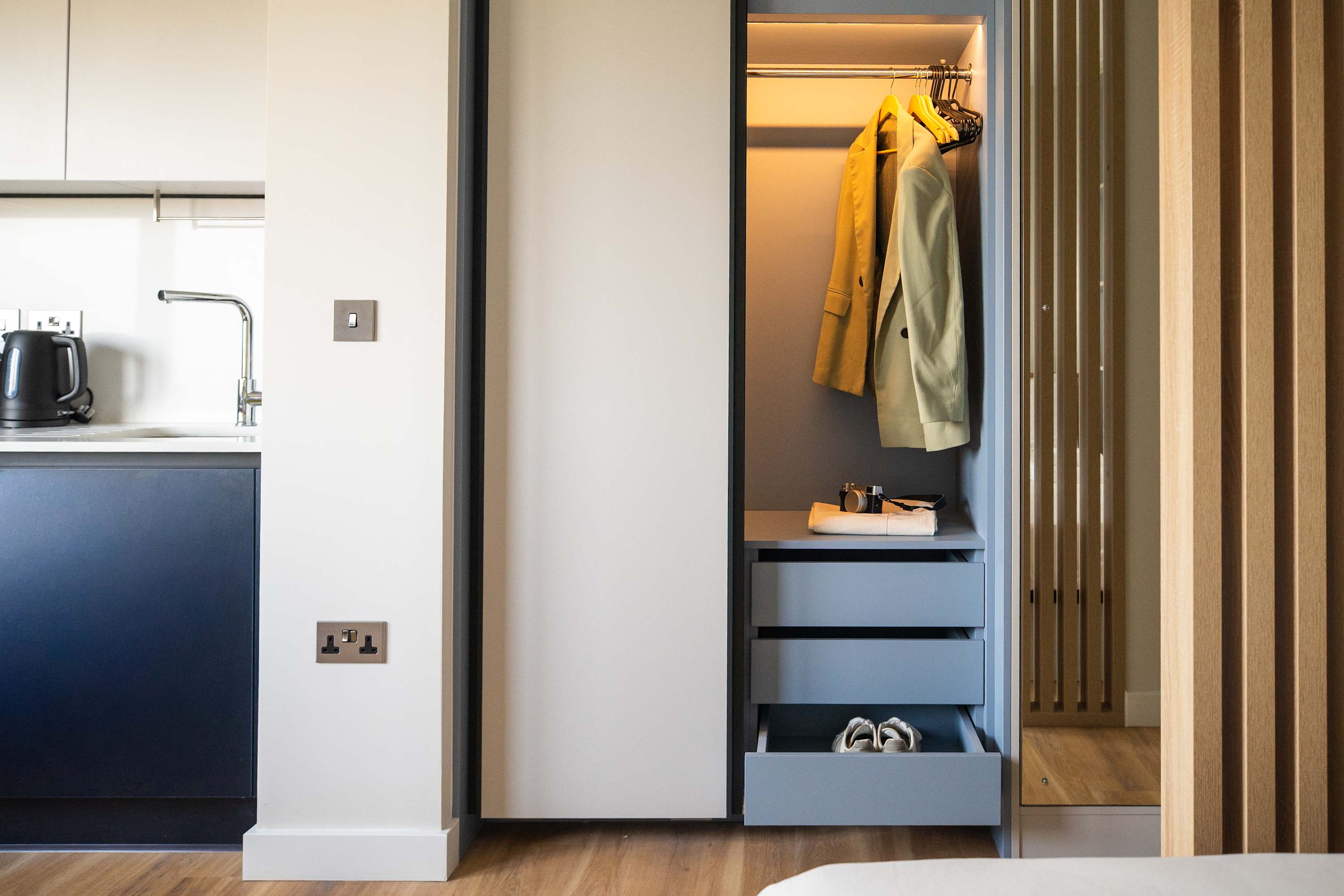Mid-Century Roomy Studio | Gym & Spa | StayCozy