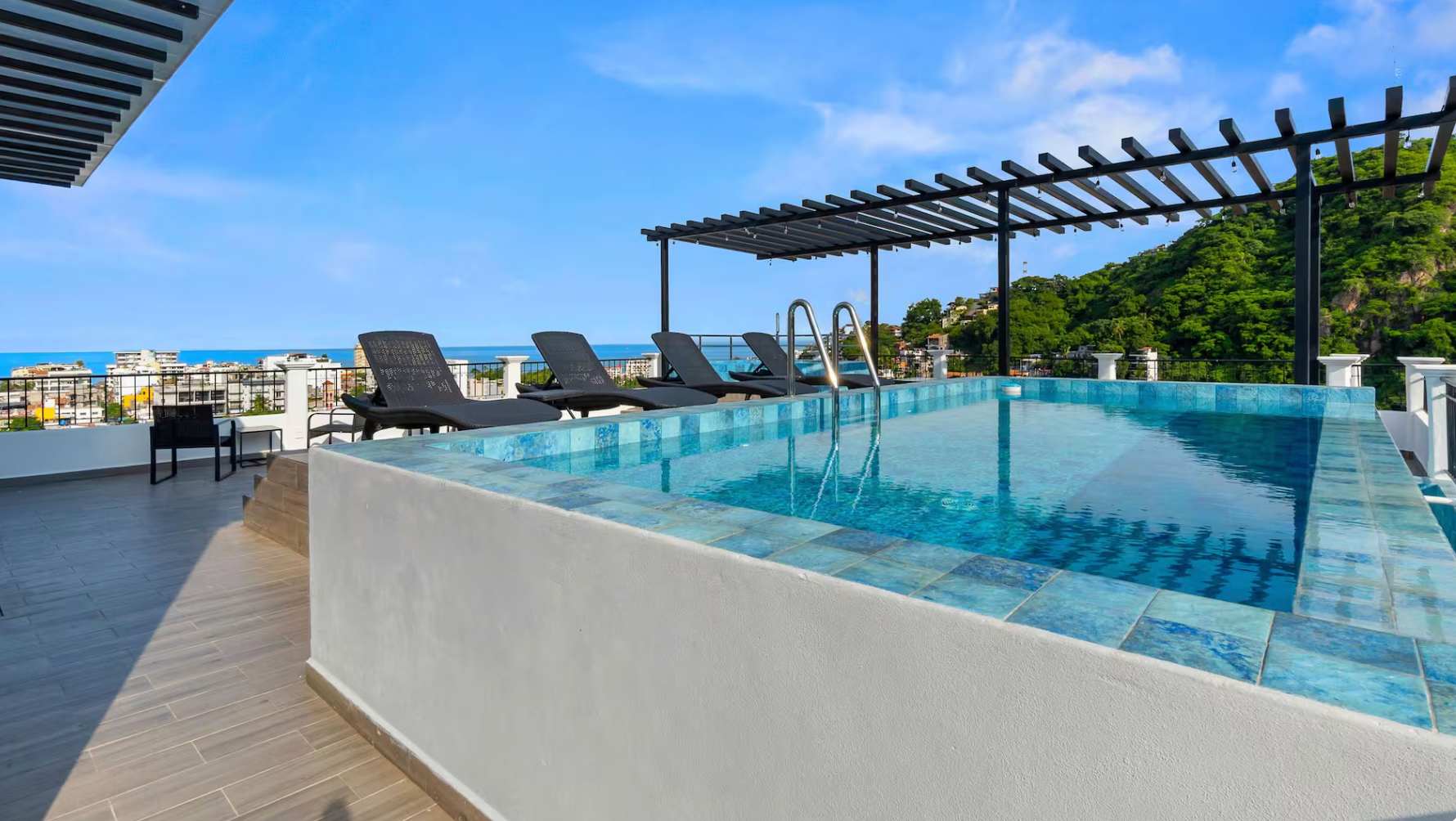 Rooftop Pool & Ocean Views in Zona Romántica