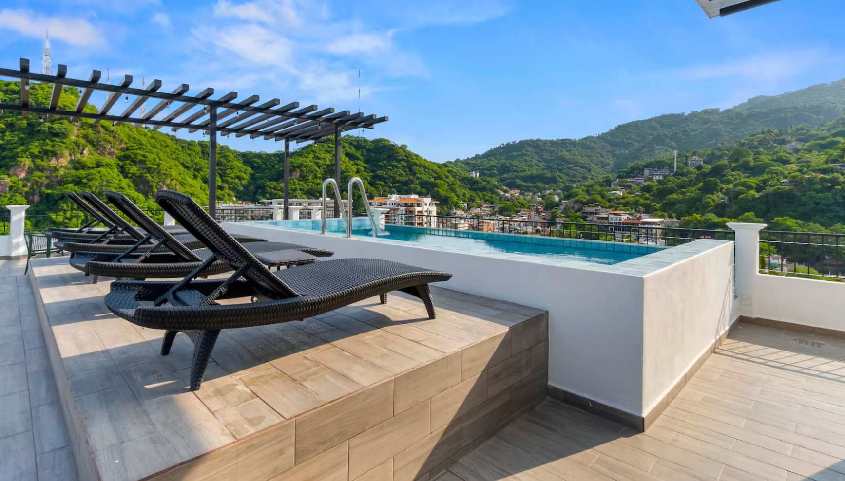 Rooftop Pool & Ocean Views in Zona Romántica