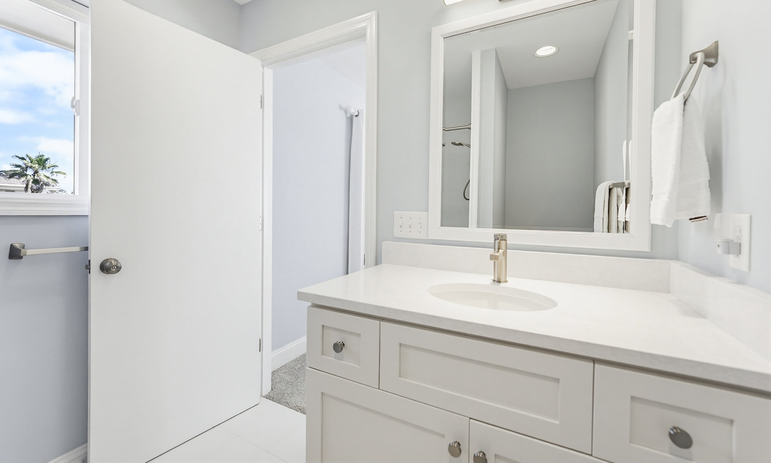 Guest En Suite Bathroom with Shower