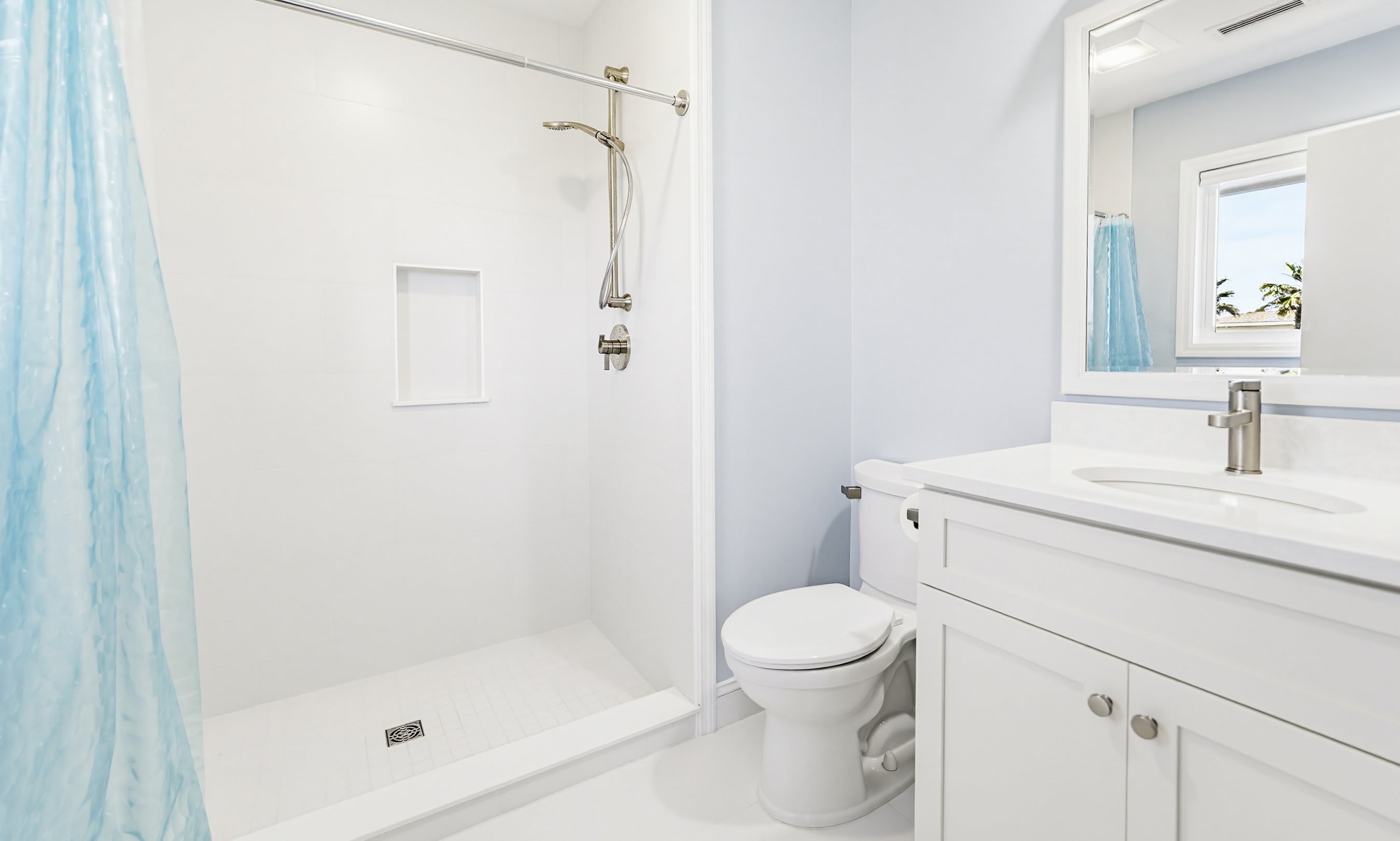 Guest En Suite Bathroom with Shower 