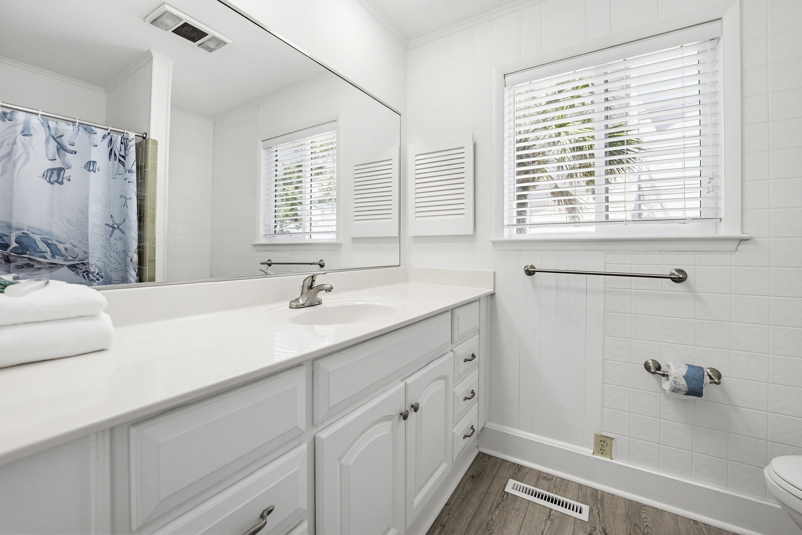 Shared Bathroom Right Side with Tub Shower Combo