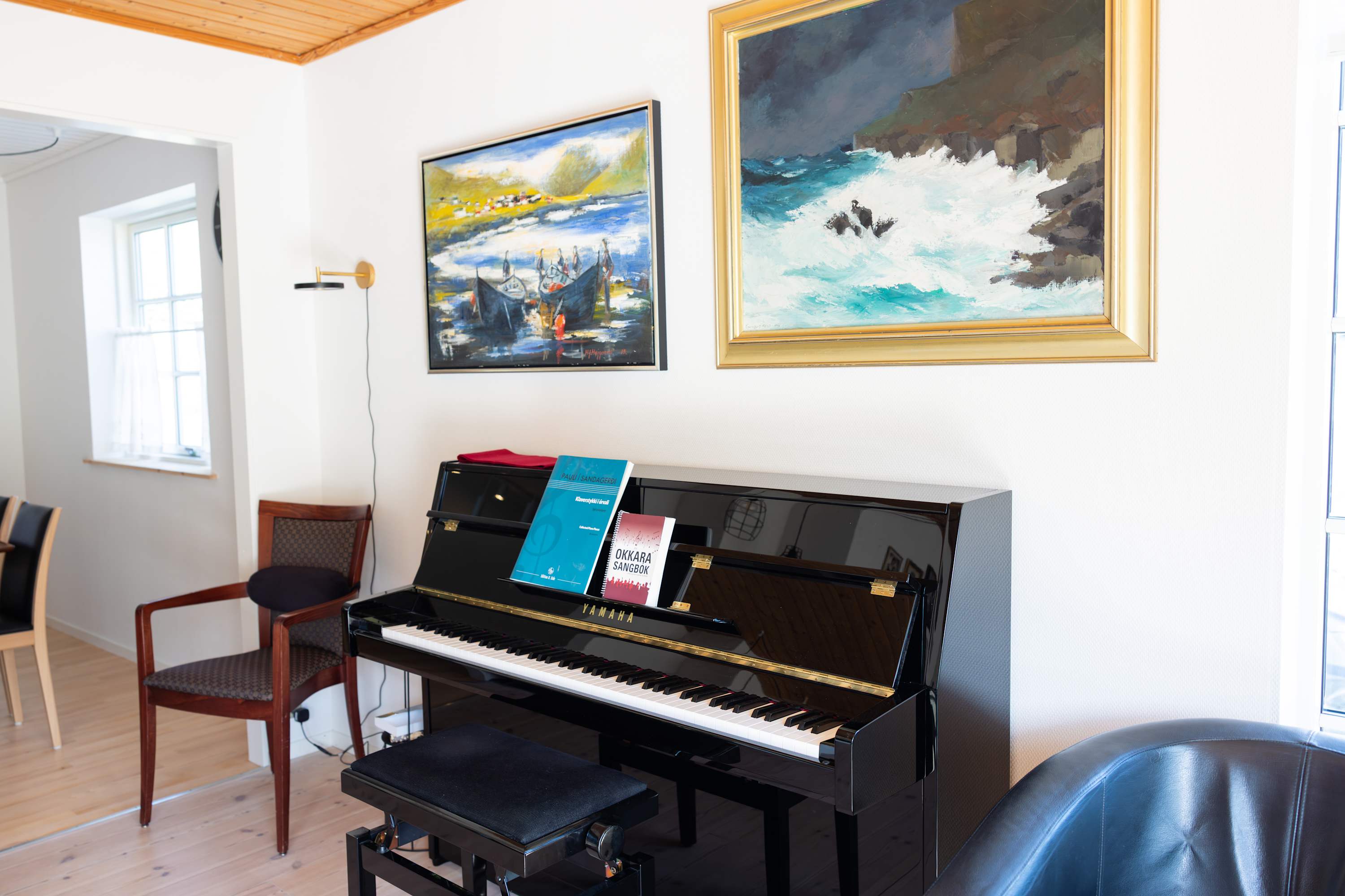 Large Seaside Piano Villa with Ocean Views