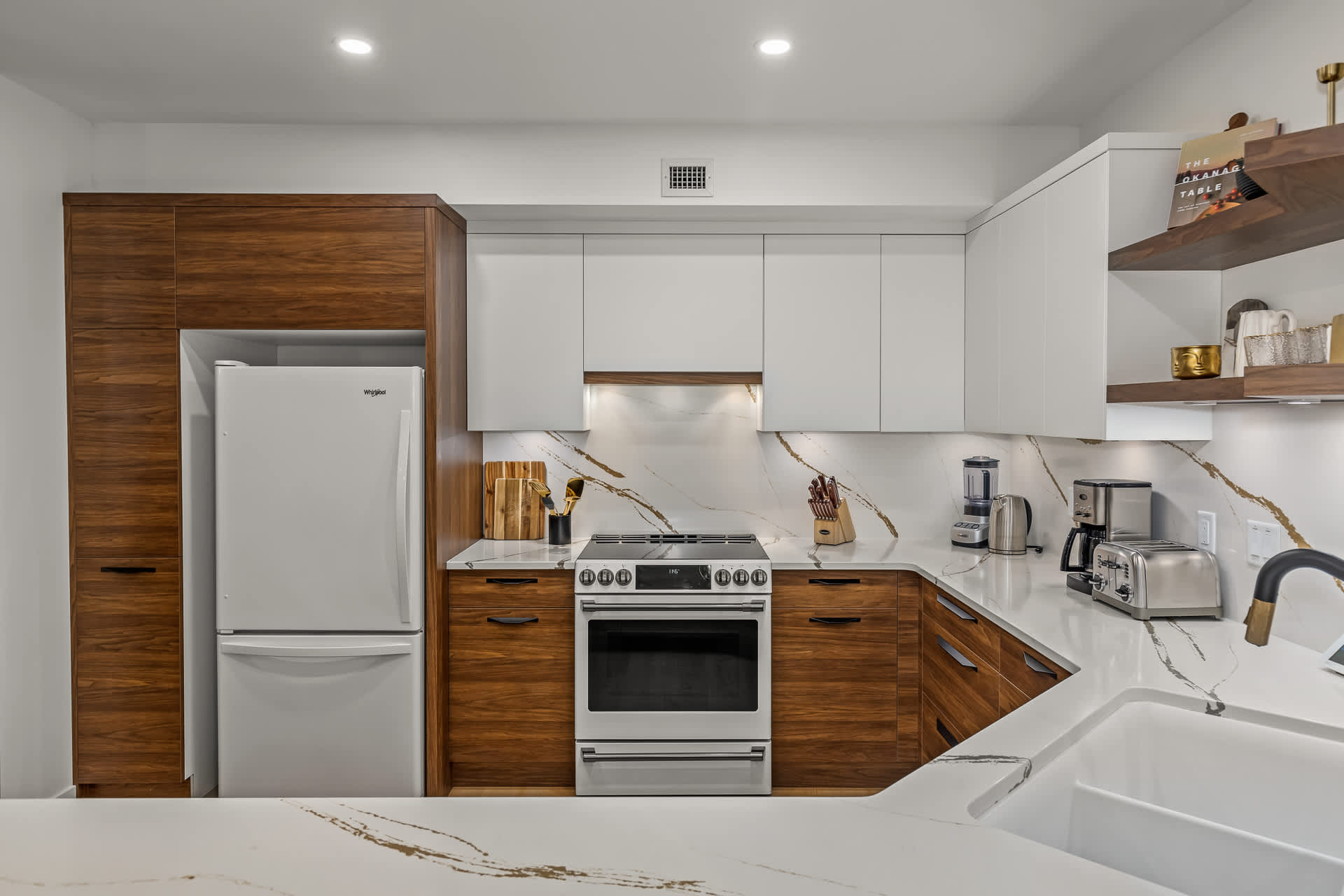 Kitchen | Discovery Bay 108 in Kelowna, British Columbia by Luxus Vacation Properties