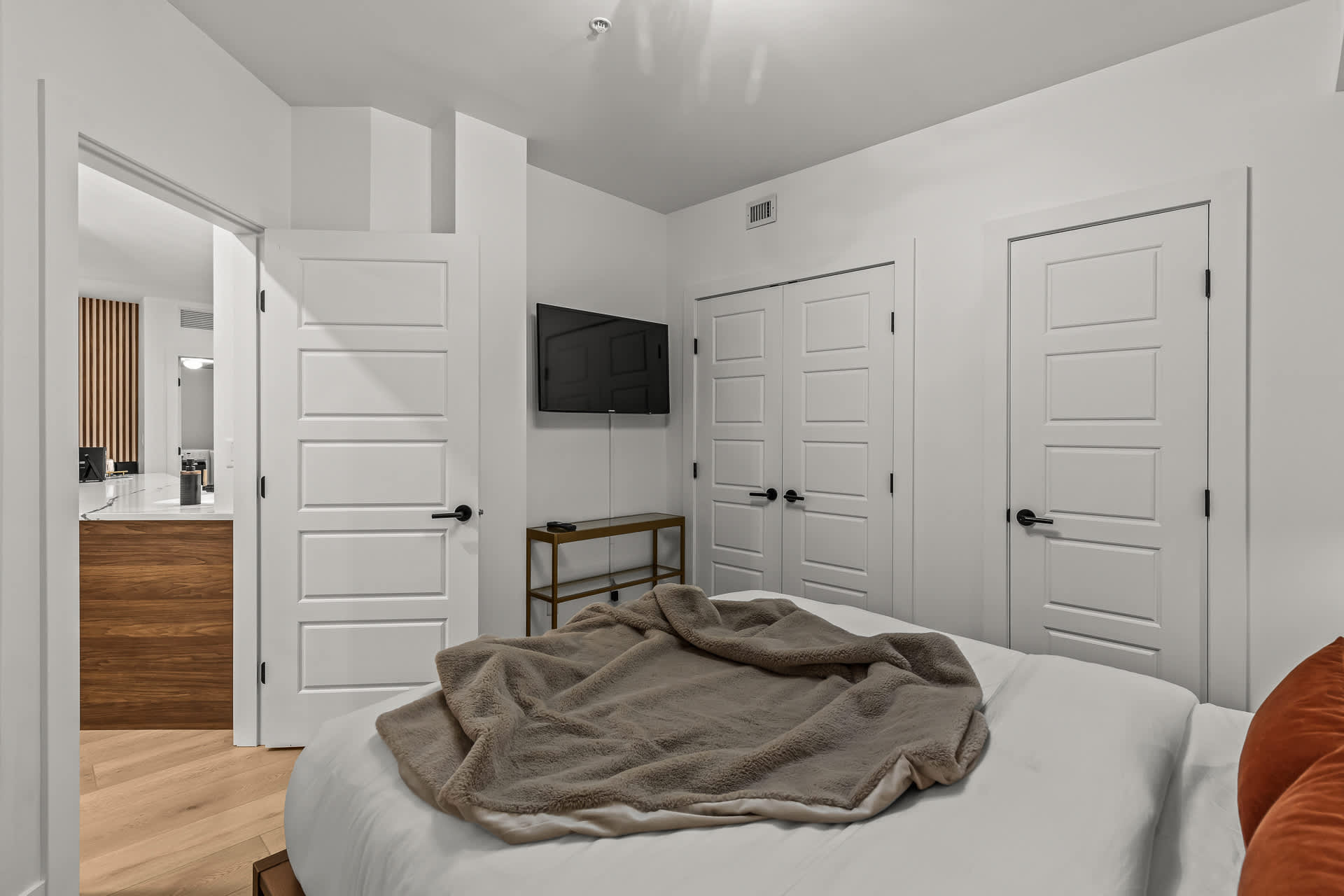 Bedroom 2 | Discovery Bay 108 in Kelowna, British Columbia by Luxus Vacation Properties