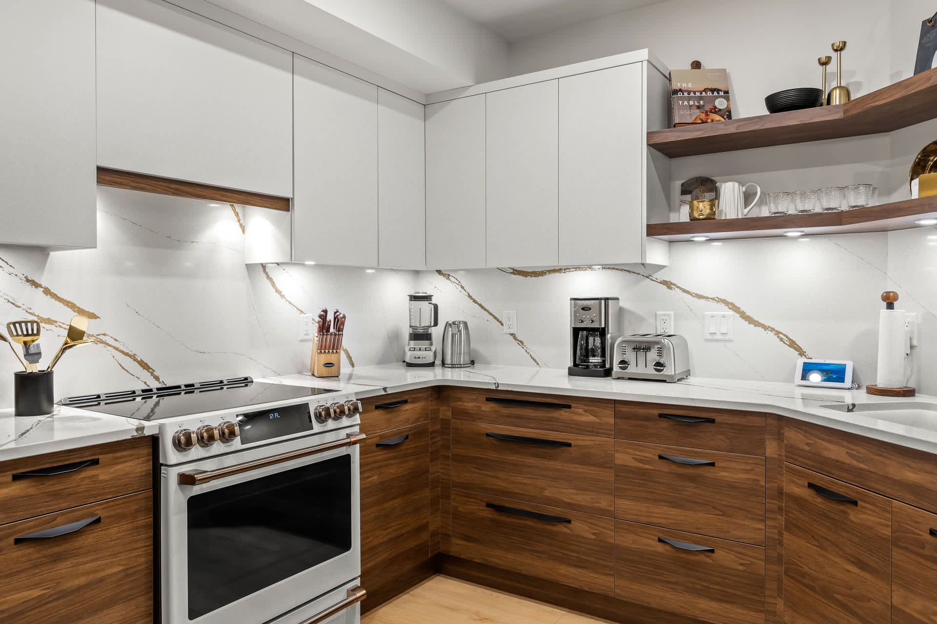 Kitchen | Discovery Bay 108 in Kelowna, British Columbia by Luxus Vacation Properties