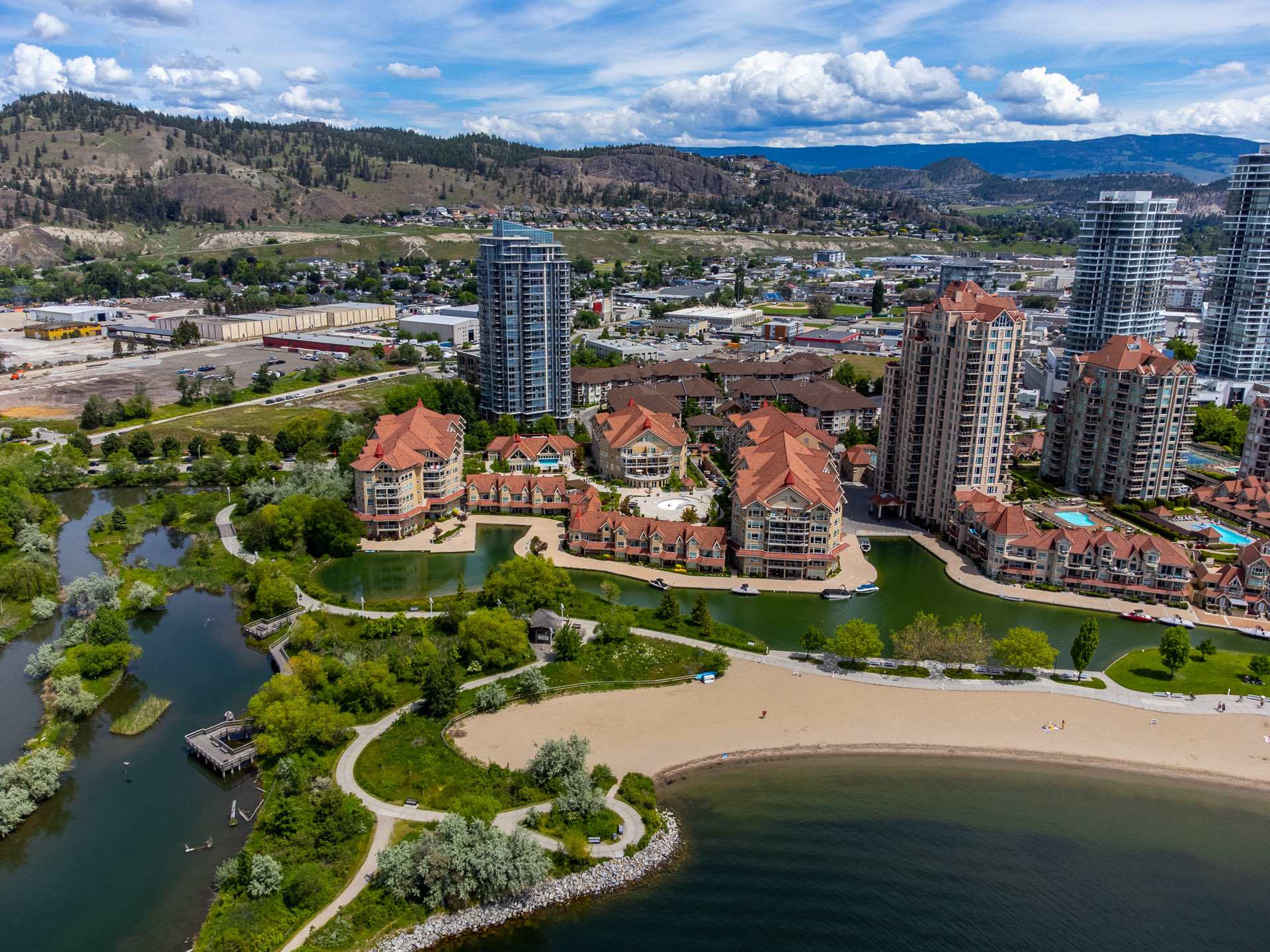 Discovery Bay 108 in Kelowna, British Columbia by Luxus Vacation Properties