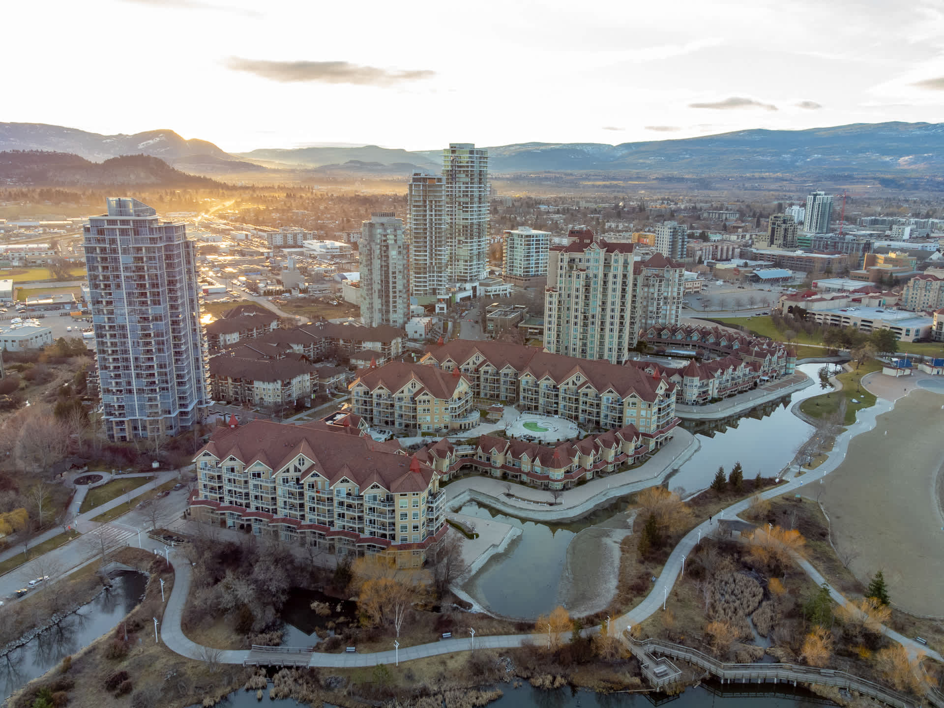 Discovery Bay 108 in Kelowna, British Columbia by Luxus Vacation Properties