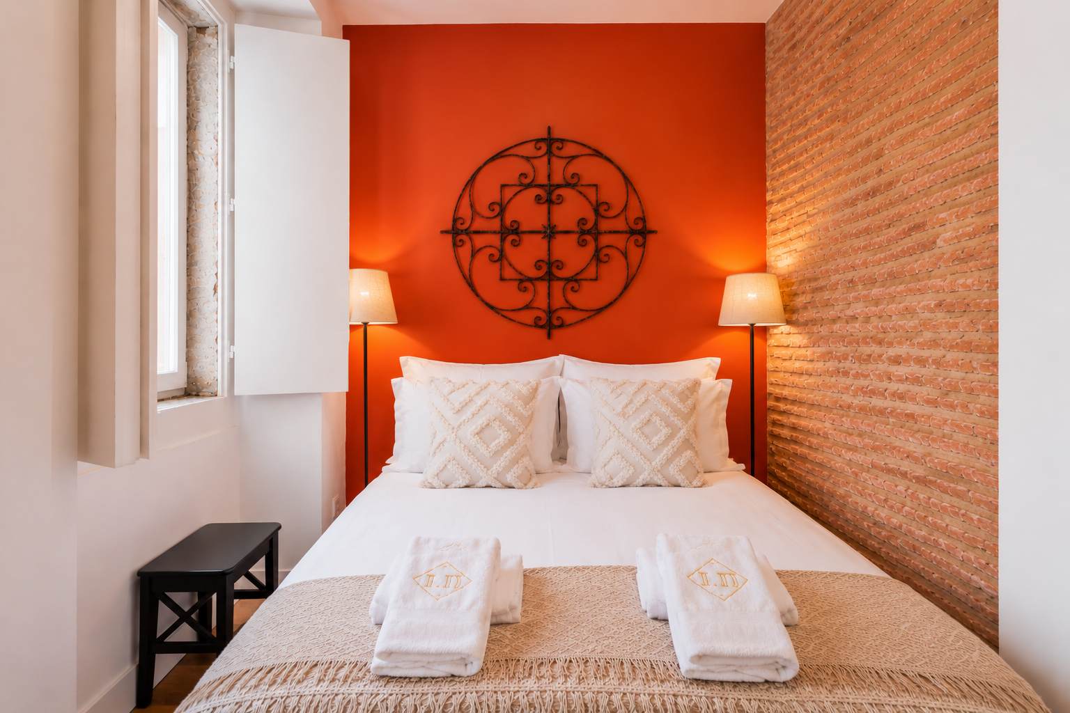Chiado 4BR | A/C, Balcony, Parking & Monuments - Picture 8