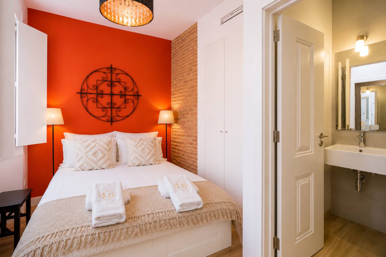 Chiado 4BR | A/C, Balcony, Parking & Monuments - Picture 5