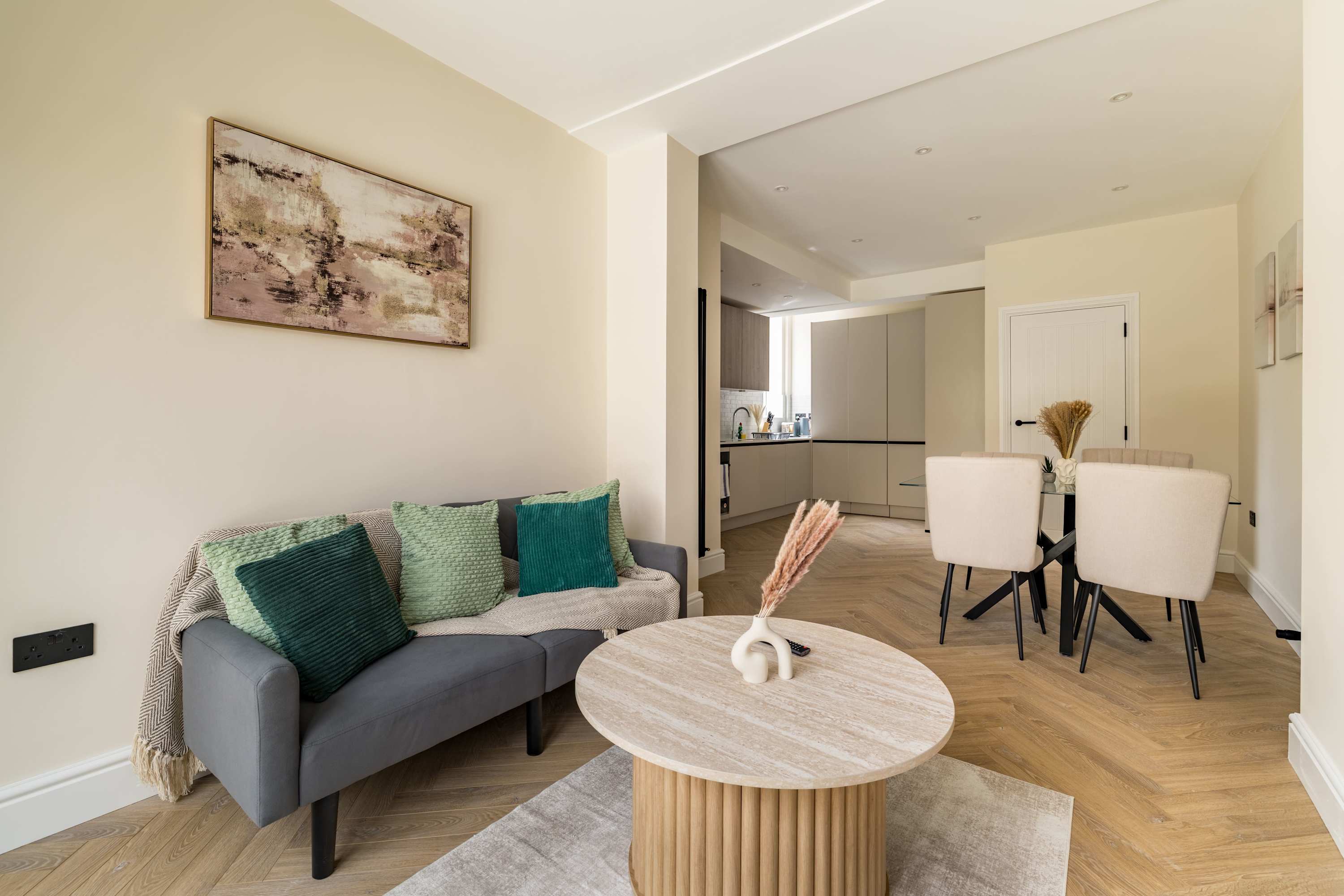 The Emerald & Oak House in Springrice Road 49 SE13 6HS - Property image 2 - VivreStays