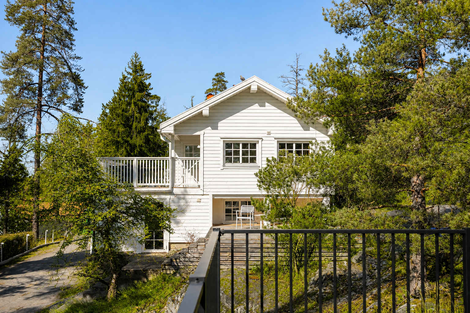 Lakefront Villa in Saltsjöbaden near Stockholm