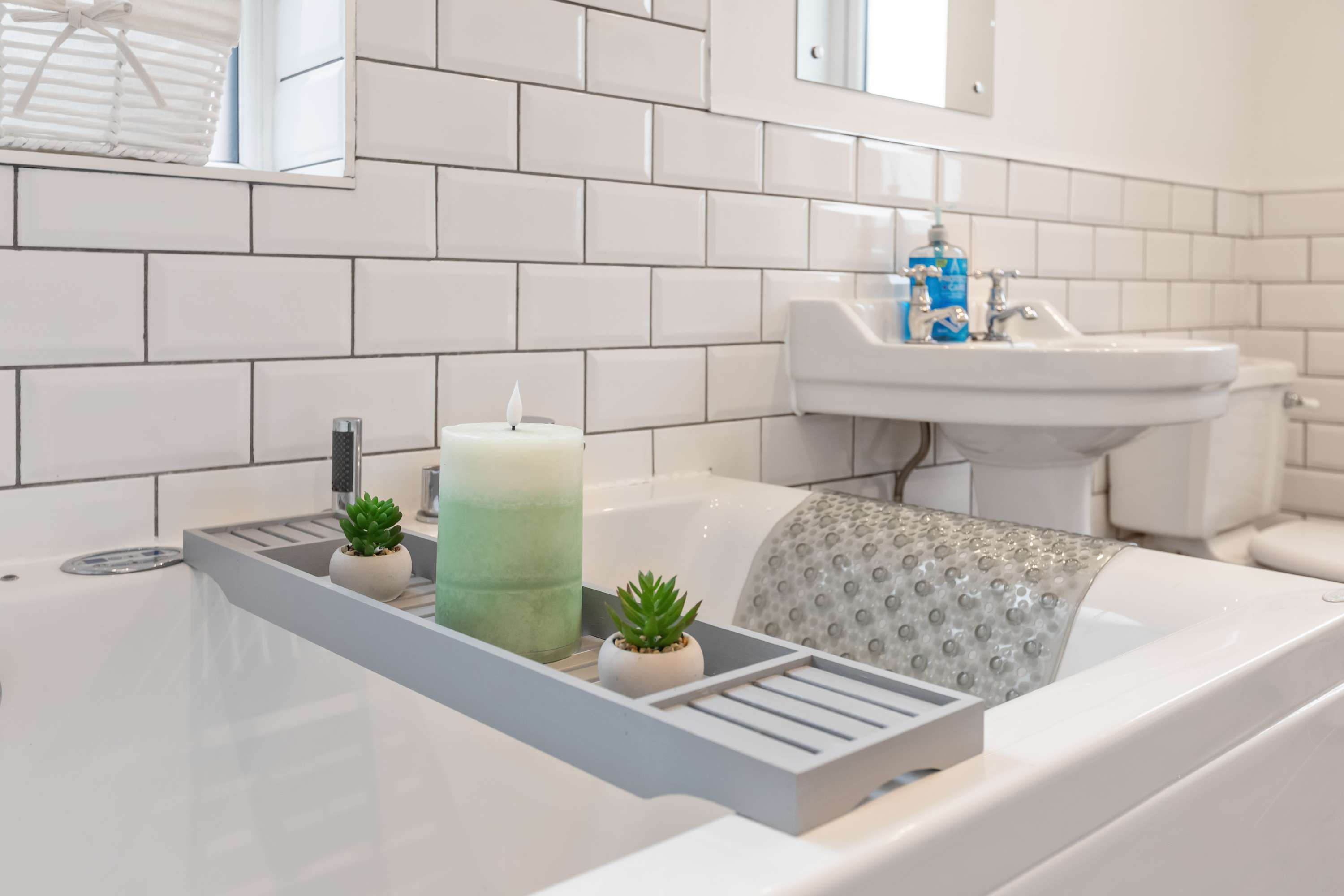 Jacuzzi | Flat |Airport |Alexandra | Christie Hosp in 64 Stockport Road SK8 2AF - Property image 30 - VivreStays