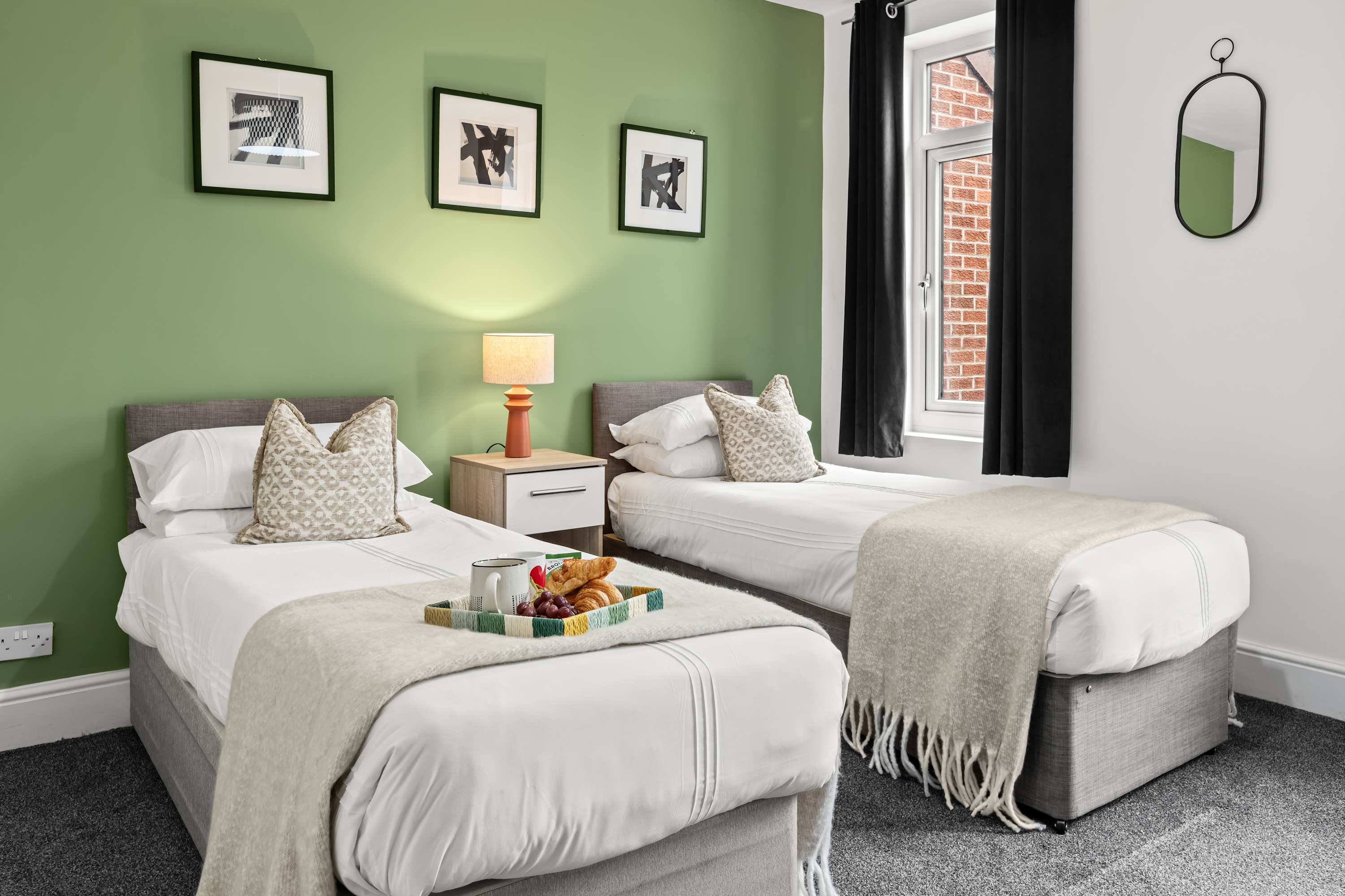 Jacuzzi | Flat |Airport |Alexandra | Christie Hosp serviced apartment - Cheadle - VivreStays