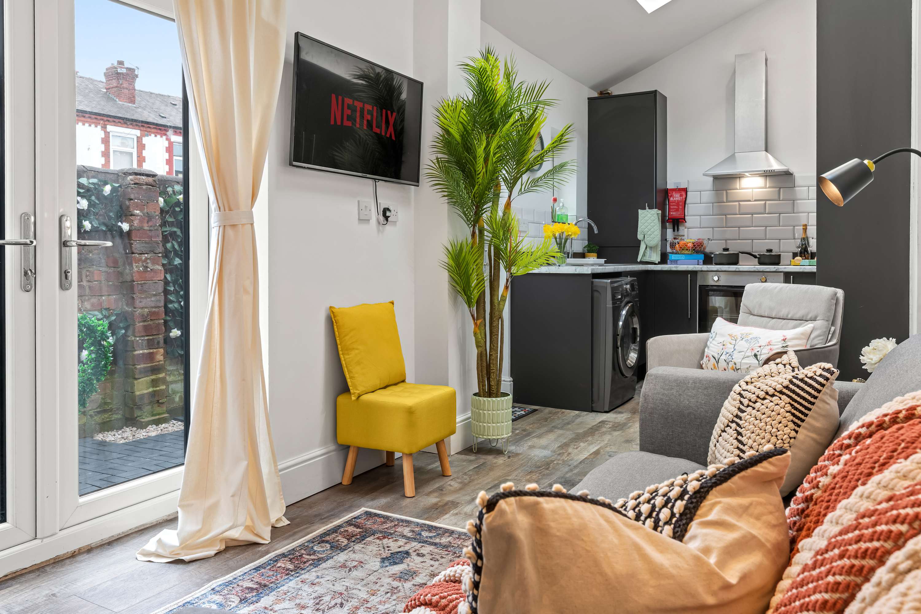 Jacuzzi | Flat |Airport |Alexandra | Christie Hosp in 64 Stockport Road SK8 2AF - Property image 16 - VivreStays