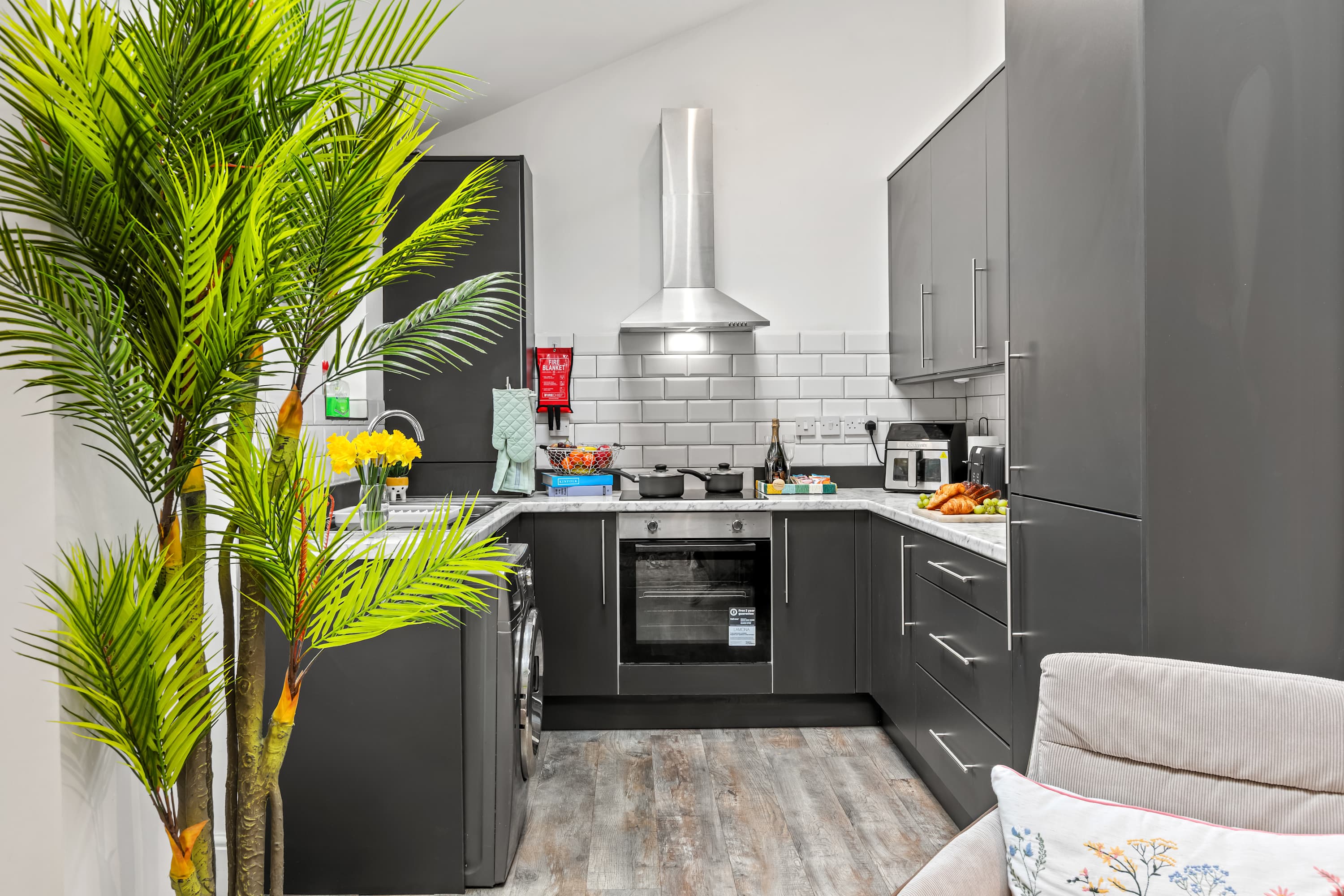Jacuzzi | Flat |Airport |Alexandra | Christie Hosp in 64 Stockport Road SK8 2AF - Property image 7 - VivreStays