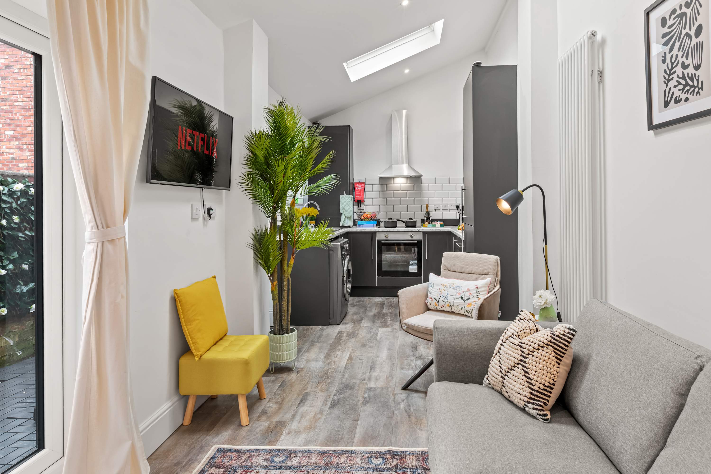 Jacuzzi | Flat |Airport |Alexandra | Christie Hosp in 64 Stockport Road SK8 2AF - Property image 12 - VivreStays