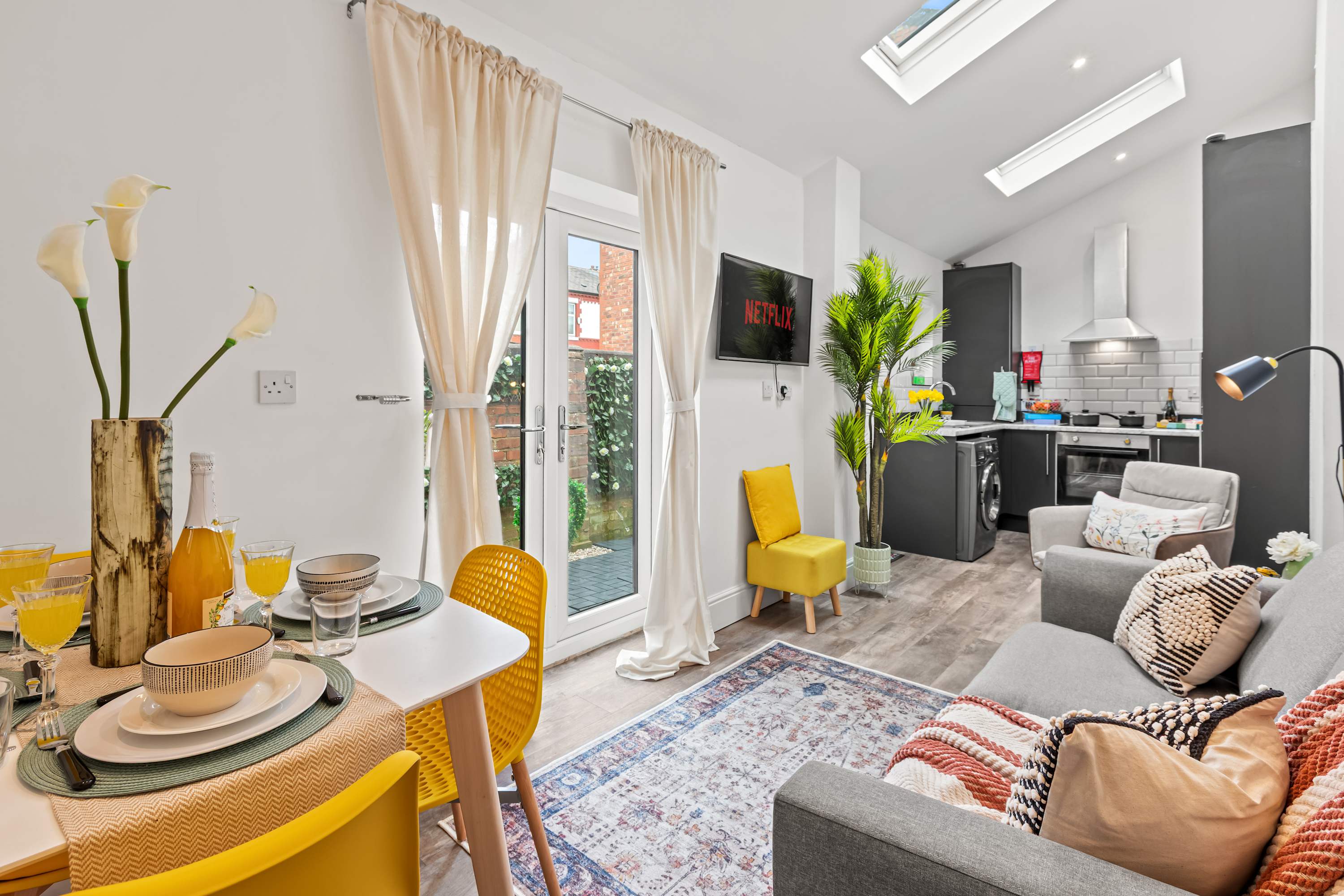 Jacuzzi | Flat |Airport |Alexandra | Christie Hosp in 64 Stockport Road SK8 2AF - Property image 15 - VivreStays