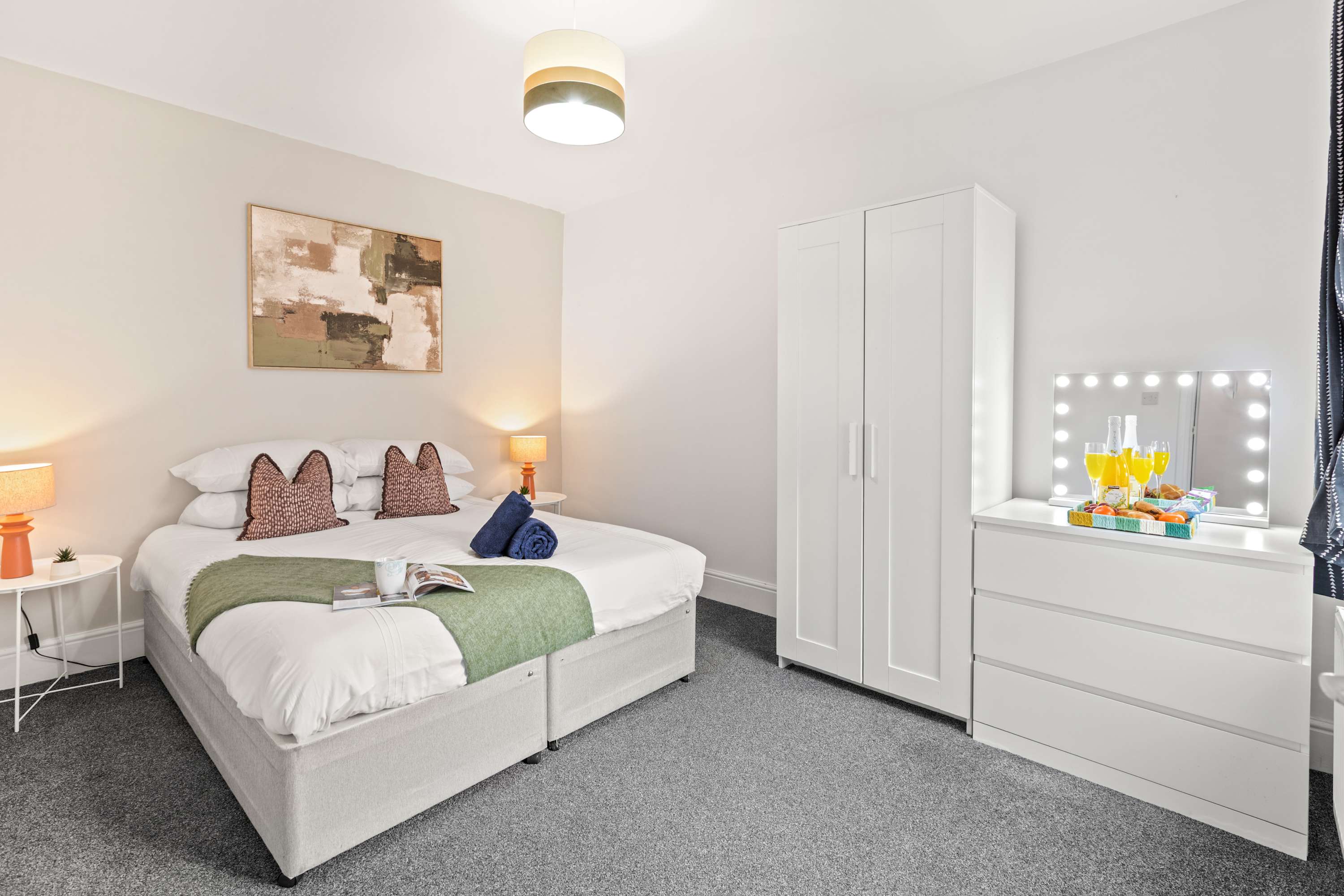 Jacuzzi | Flat |Airport |Alexandra | Christie Hosp in 64 Stockport Road SK8 2AF - Property image 2 - VivreStays