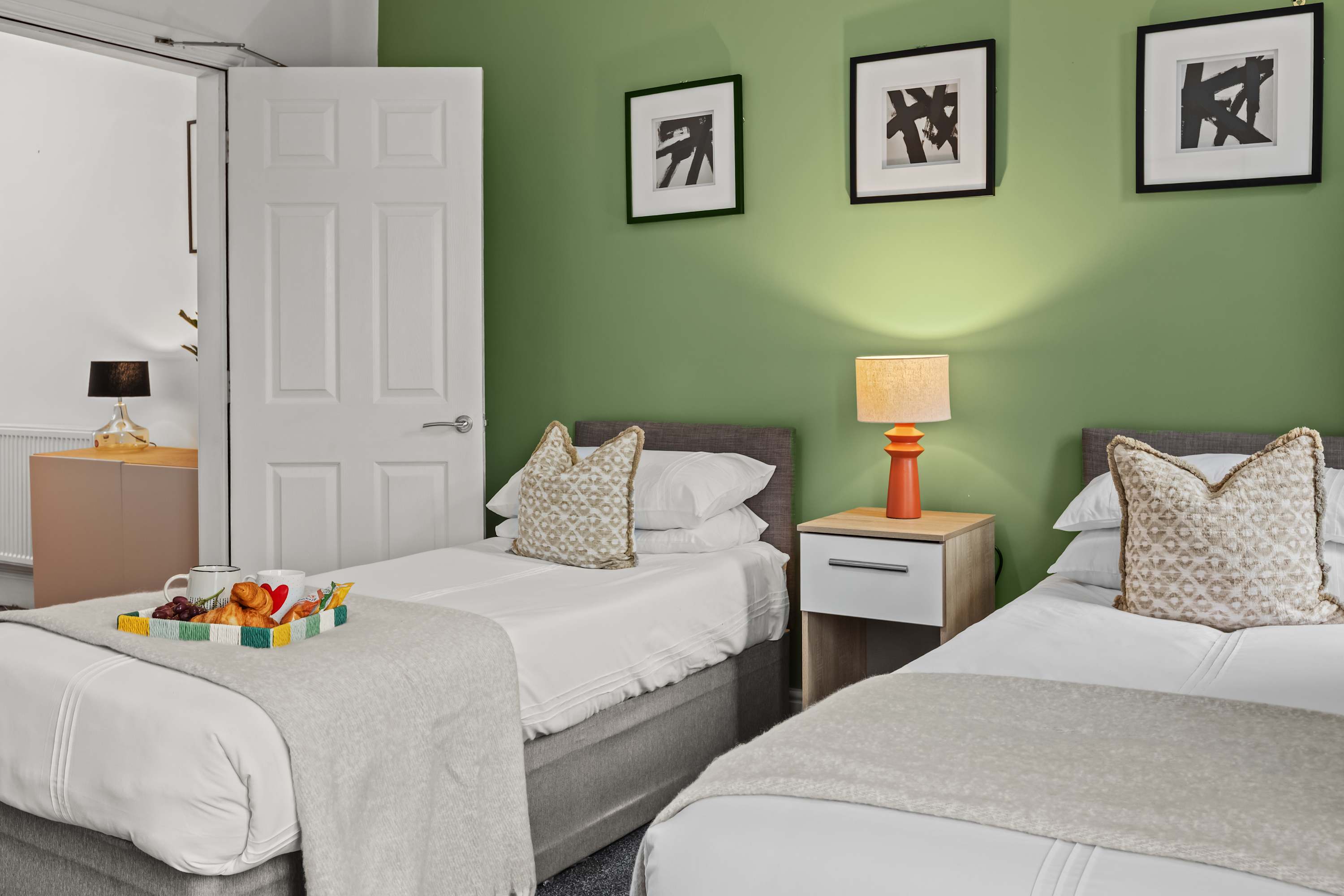 Jacuzzi | Flat |Airport |Alexandra | Christie Hosp in 64 Stockport Road SK8 2AF - Property image 26 - VivreStays