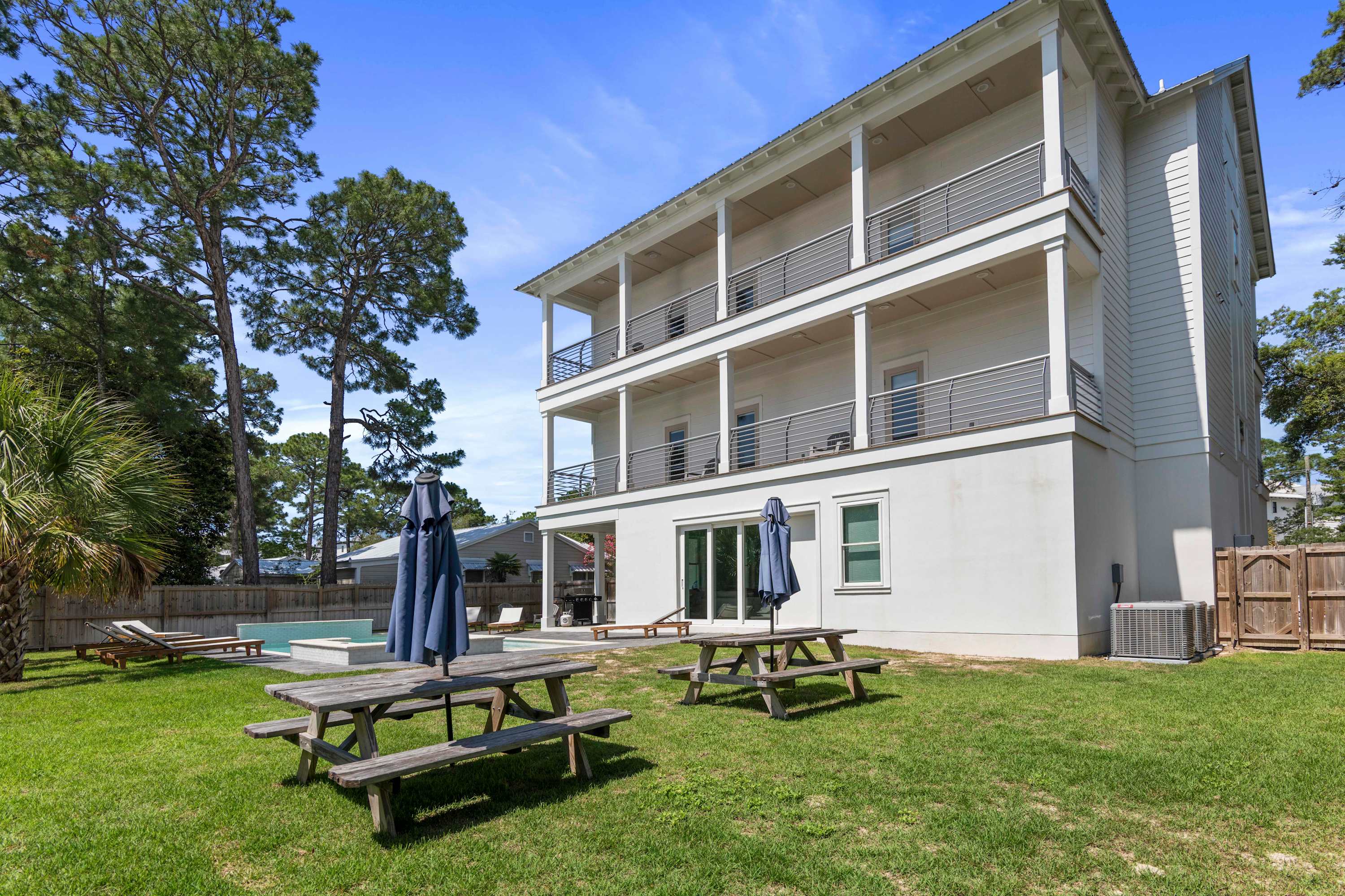 Sleeps 32 |Walk to Beach |Pool/Spa |Cart |Elevator