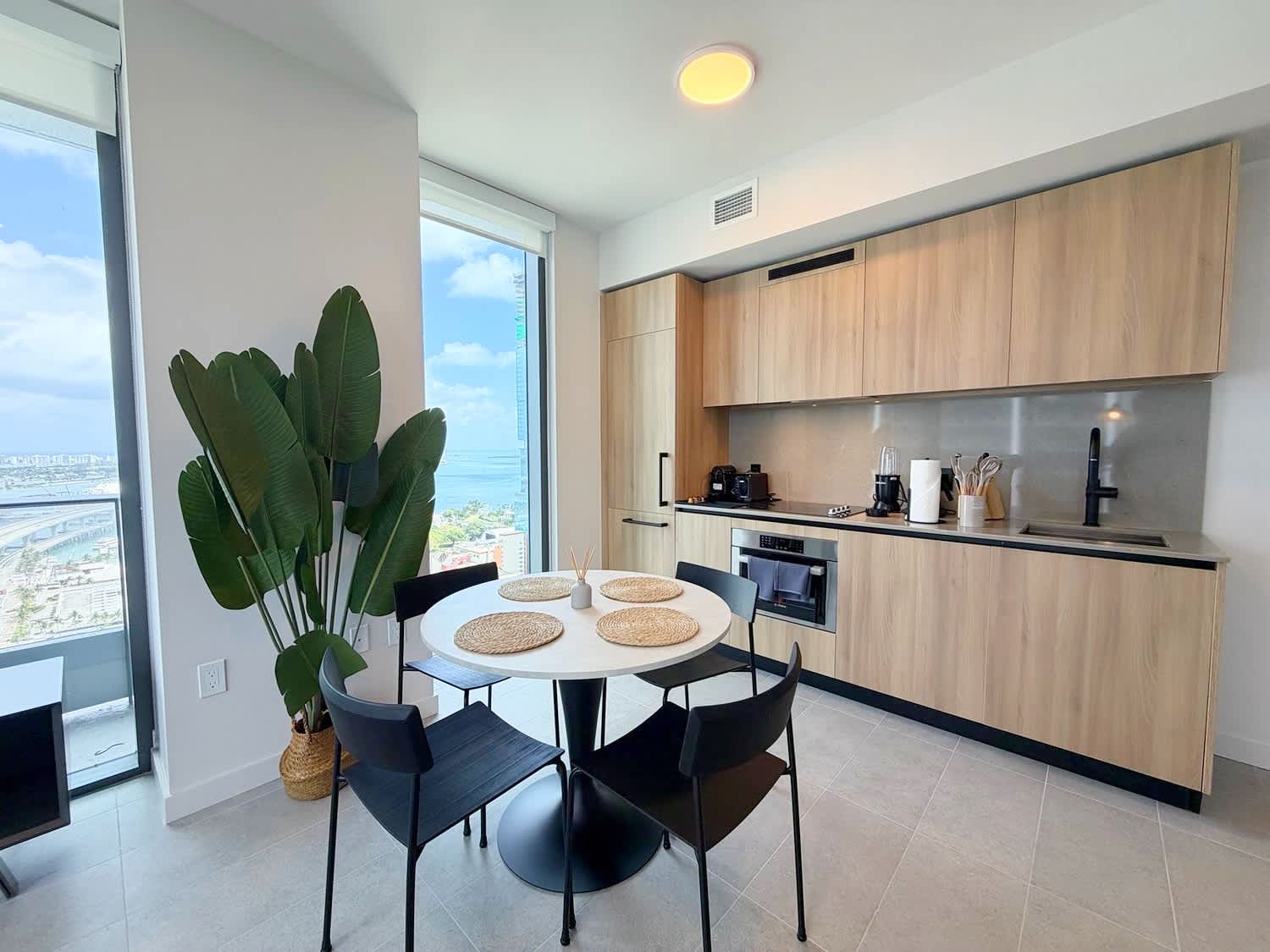 City Views! Heart of Downtown Condo - Roofpool