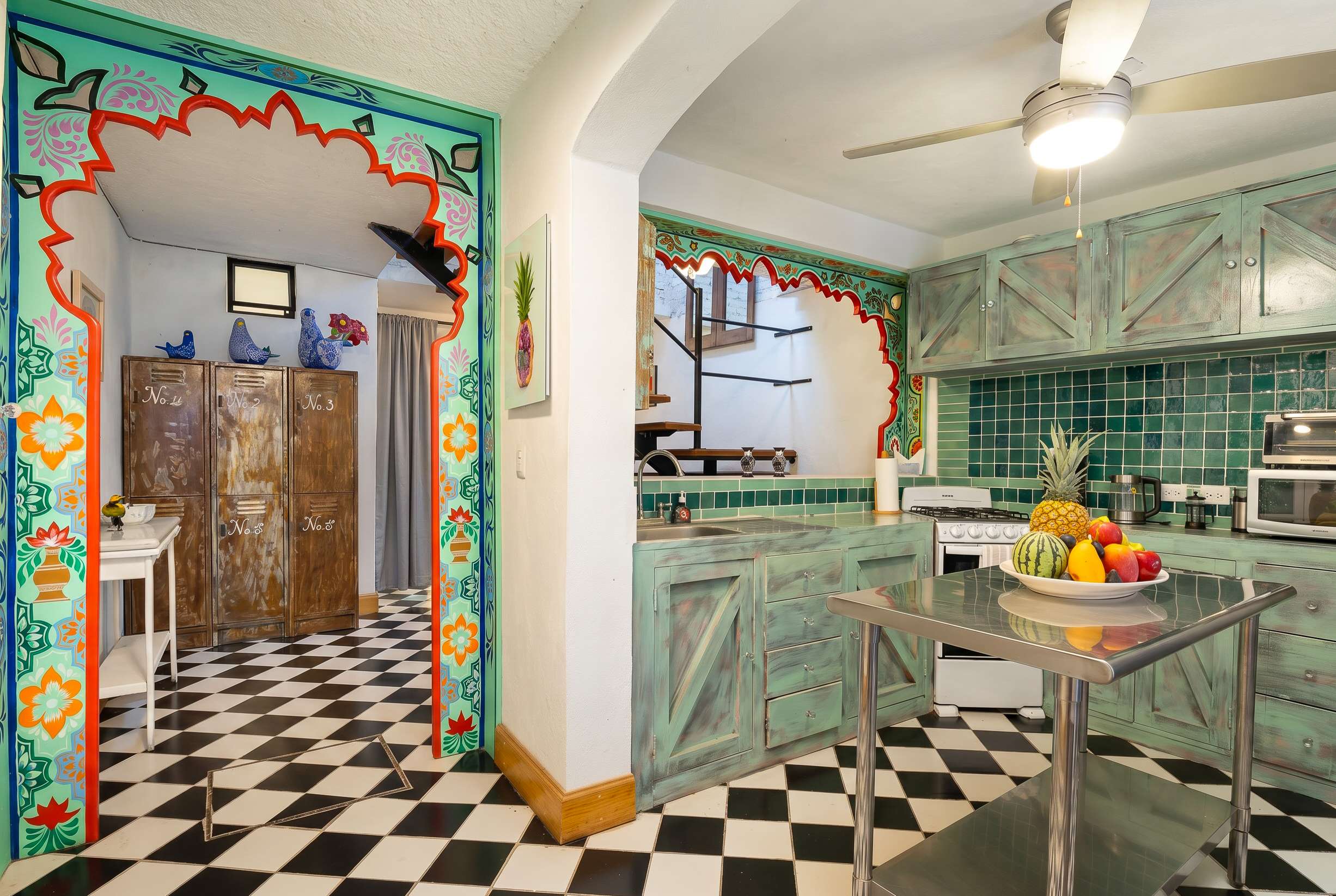 The Bird House, 2BR Artistic Retreat for Creatives