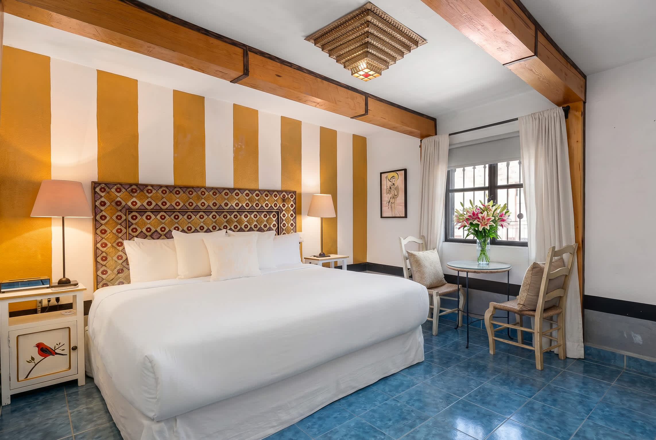 The Bird House, 2BR Artistic Retreat for Creatives