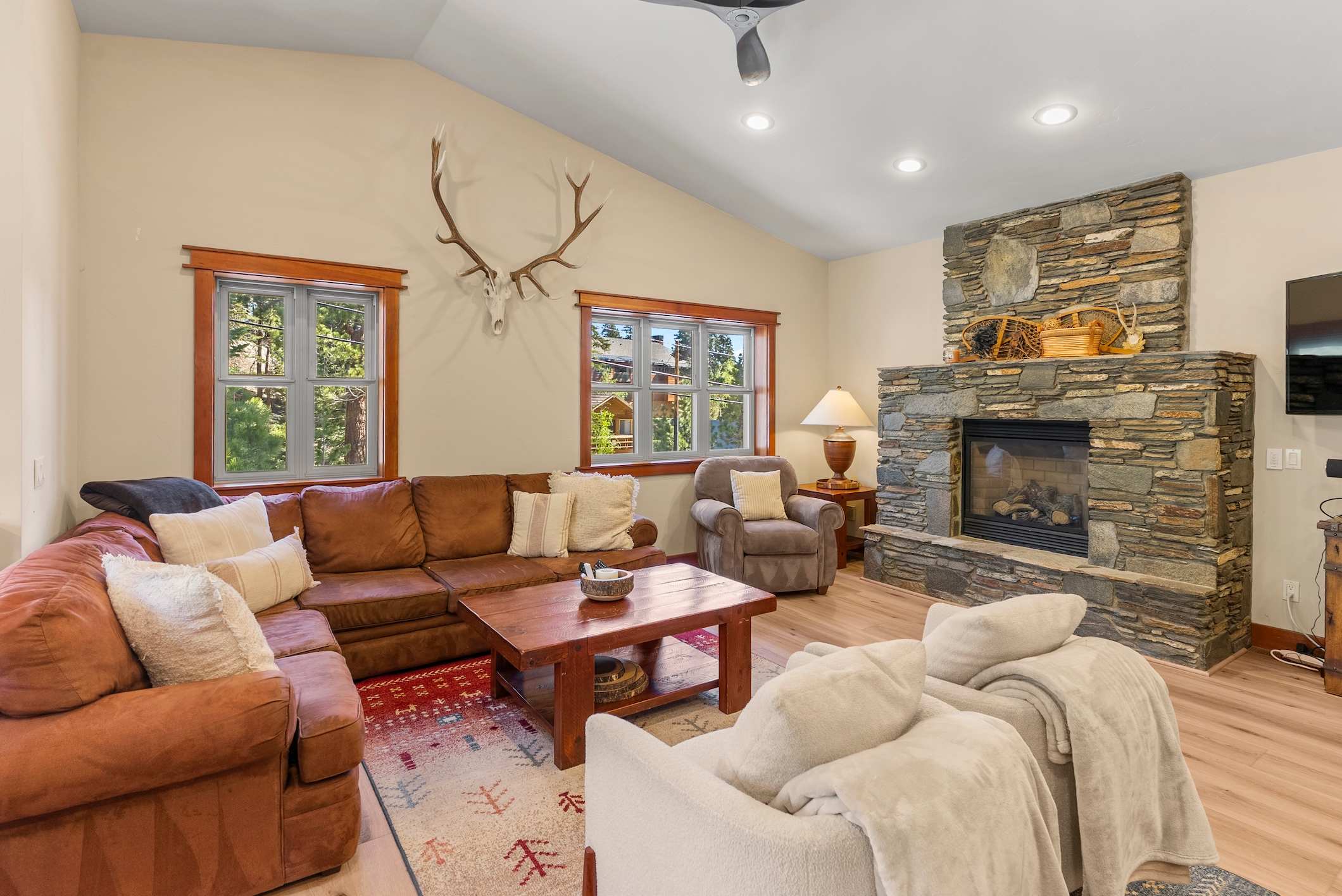 Welcome to Canyon Crest Chalet!