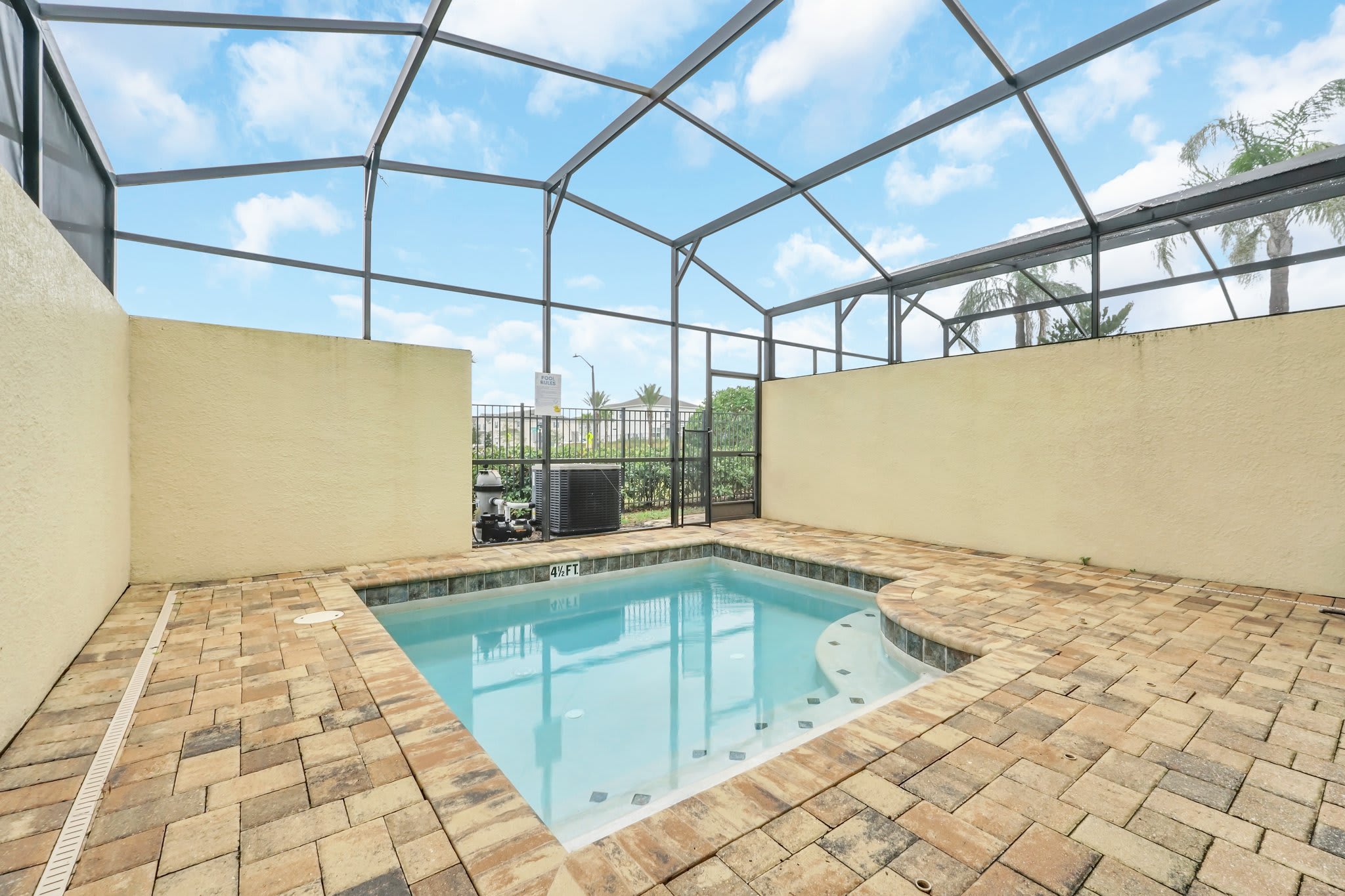 4BR retreat near Disney & Universal w/ pool