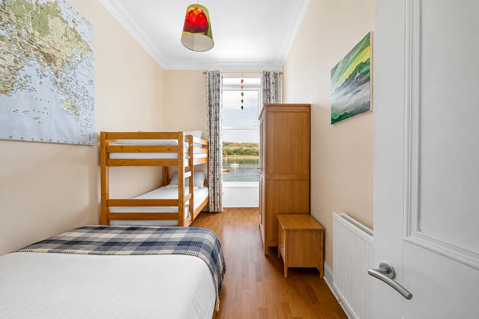 Seafront Village Apartment with Panoramic Views in Flat 1/2 Marine Road 25 PA20 0LL - Property image 5 - VivreStays