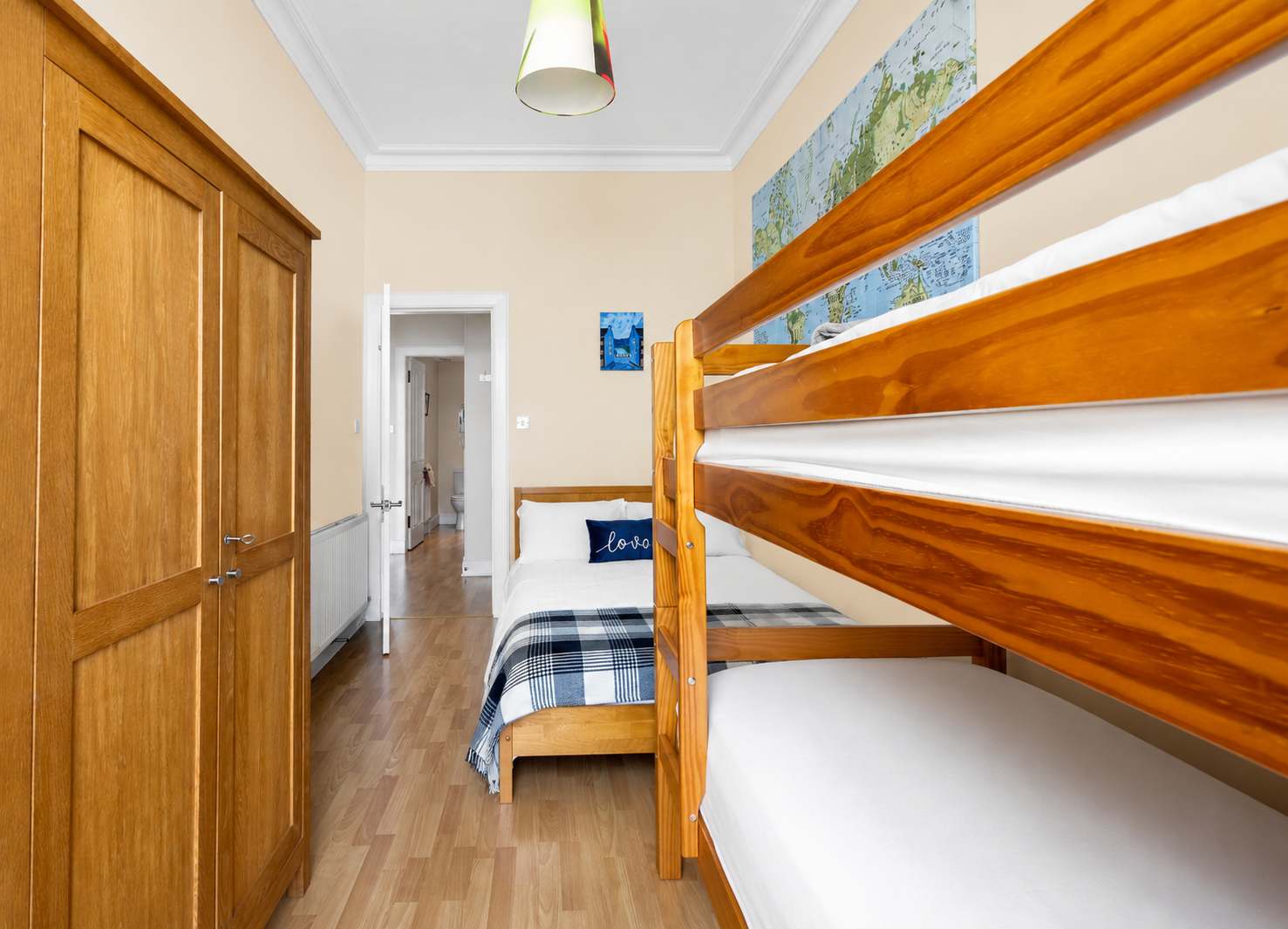 Seafront Village Apartment with Panoramic Views in Flat 1/2 Marine Road 25 PA20 0LL - Property image 10 - VivreStays