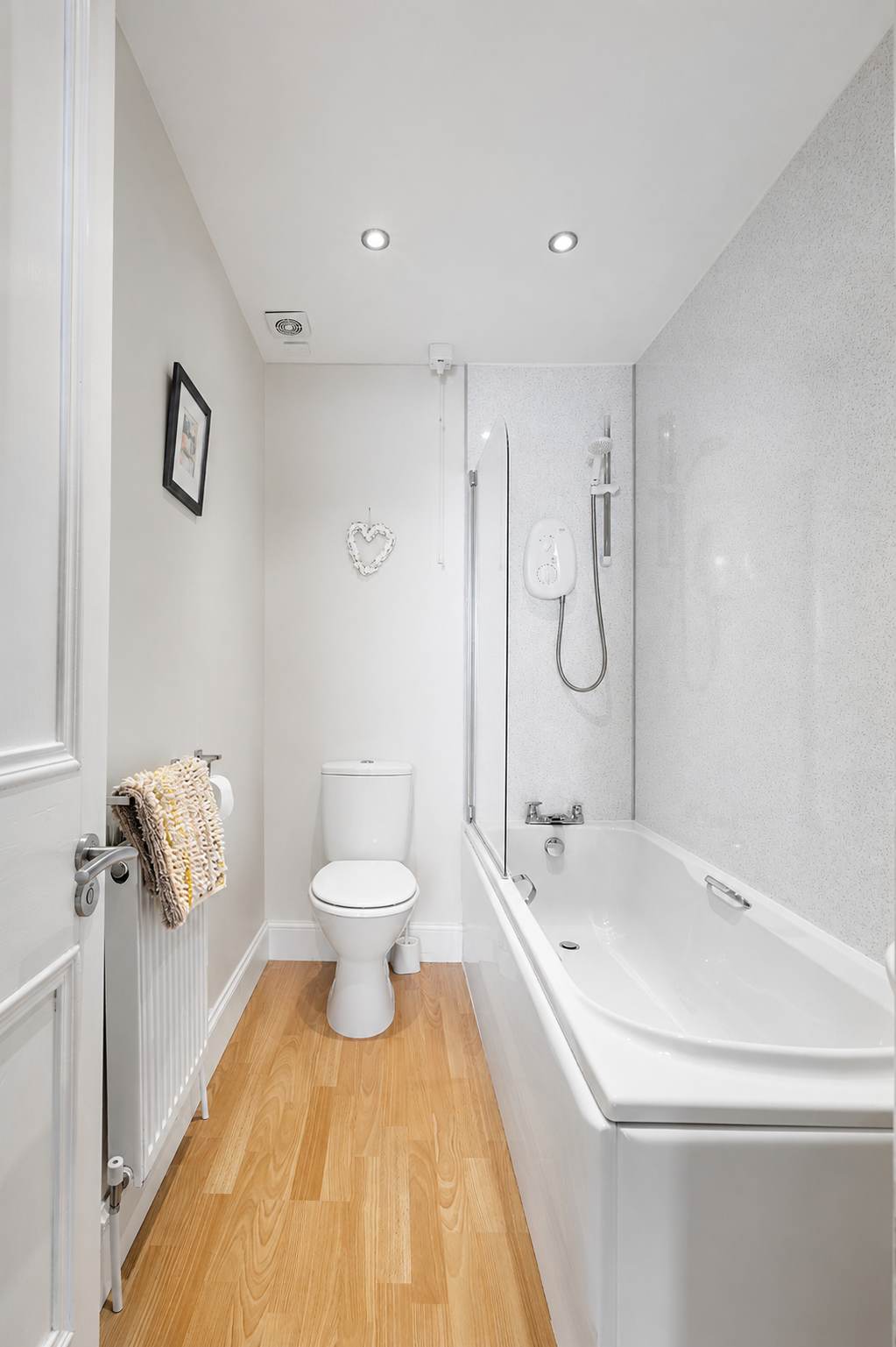 Seafront Village Apartment with Panoramic Views in Flat 1/2 Marine Road 25 PA20 0LL - Property image 11 - VivreStays