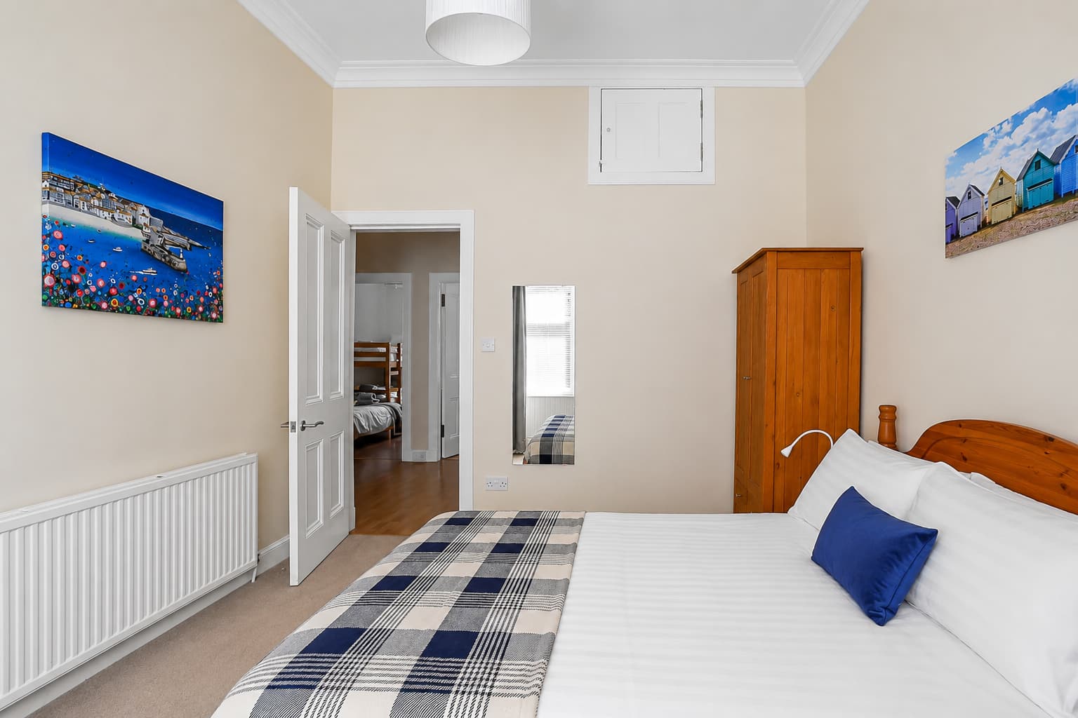 Seafront Village Apartment with Panoramic Views in Flat 1/2 Marine Road 25 PA20 0LL - Property image 7 - VivreStays