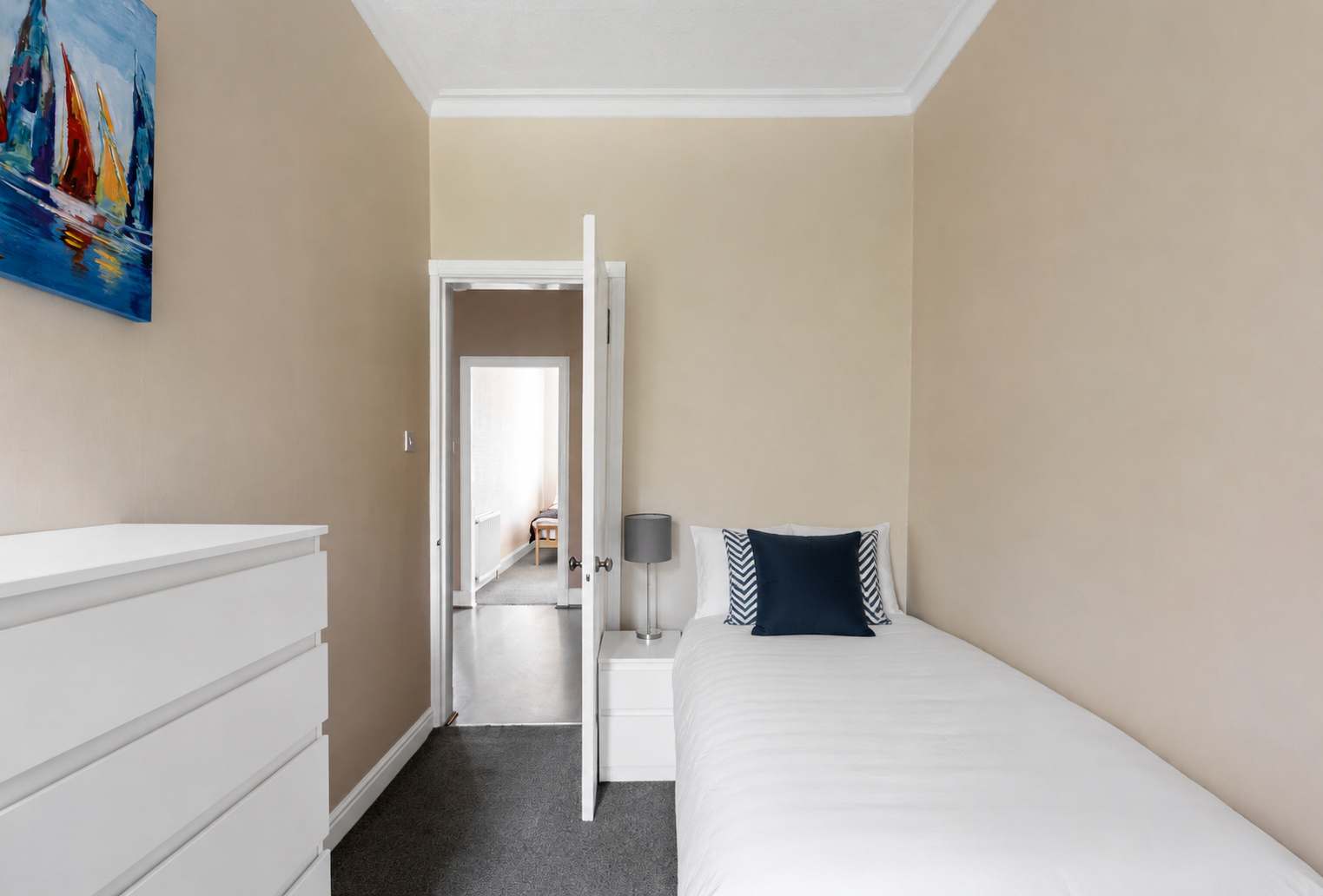 Breathtaking Sea-View Apartment Steps from Rothesay Harbor in East Princes Street 27 PA20 9DL - Property image 7 - VivreStays