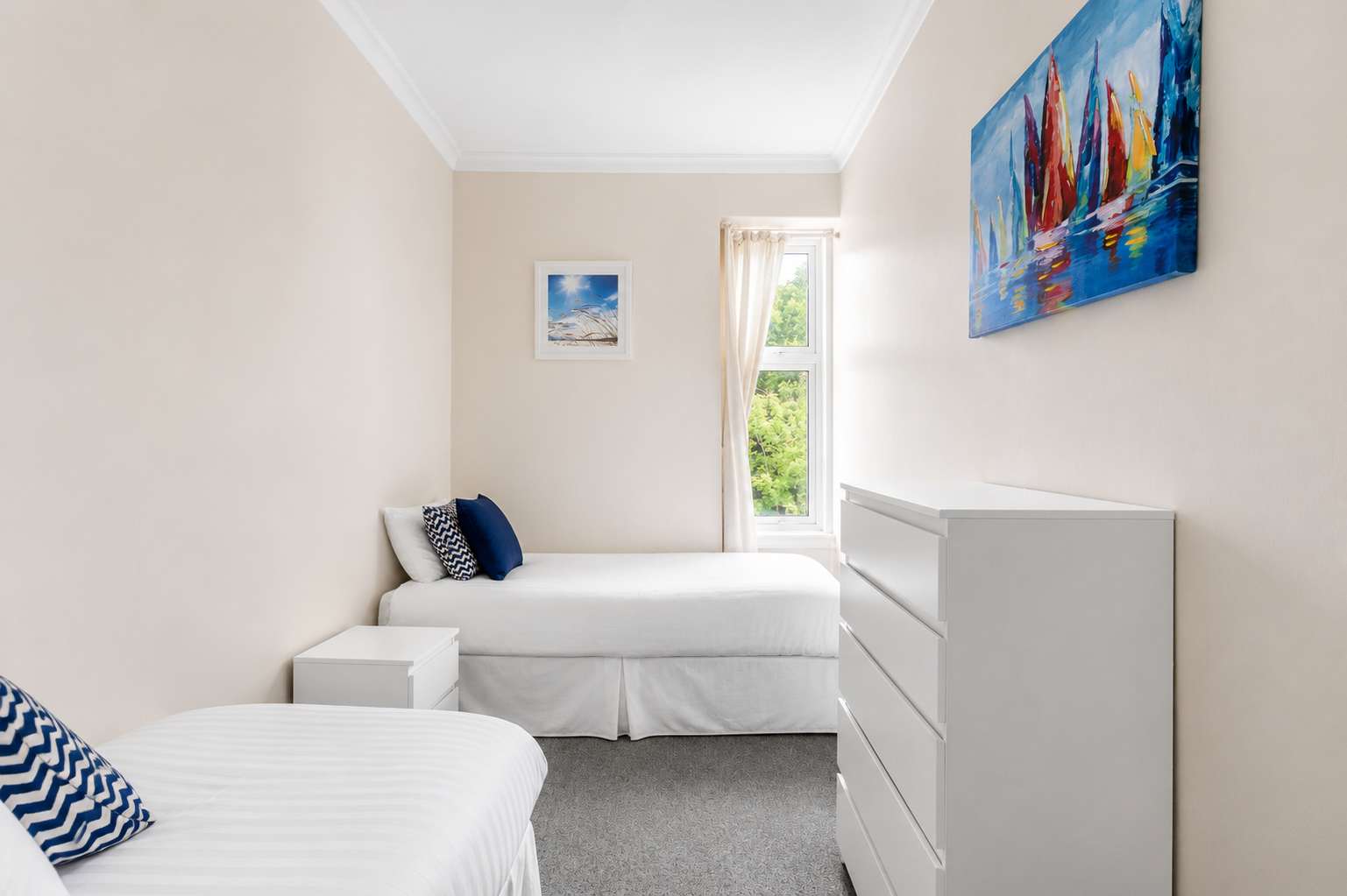 Breathtaking Sea-View Apartment Steps from Rothesay Harbor in East Princes Street 27 PA20 9DL - Property image 9 - VivreStays