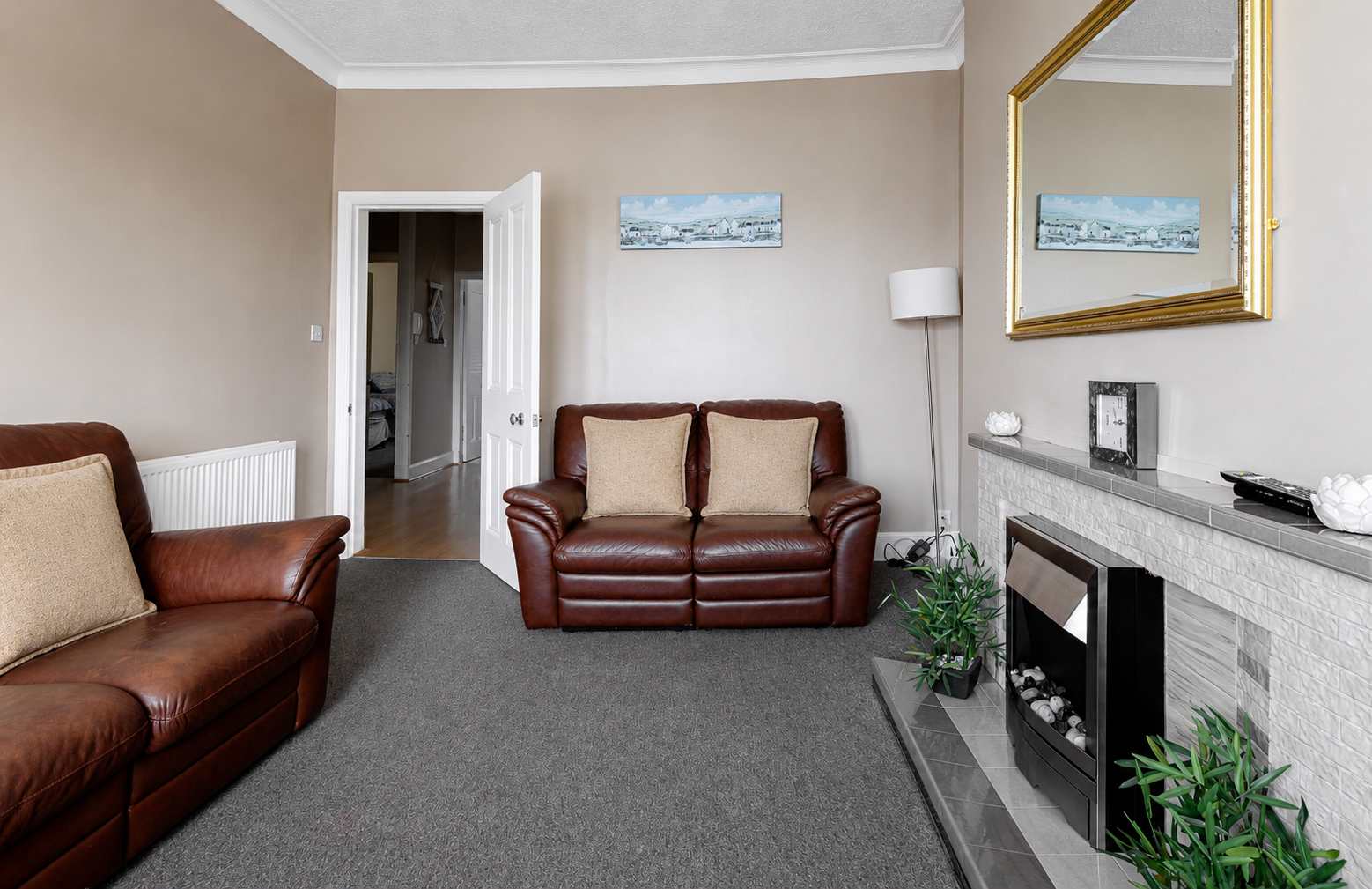 Breathtaking Sea-View Apartment Steps from Rothesay Harbor in East Princes Street 27 PA20 9DL - Property image 10 - VivreStays